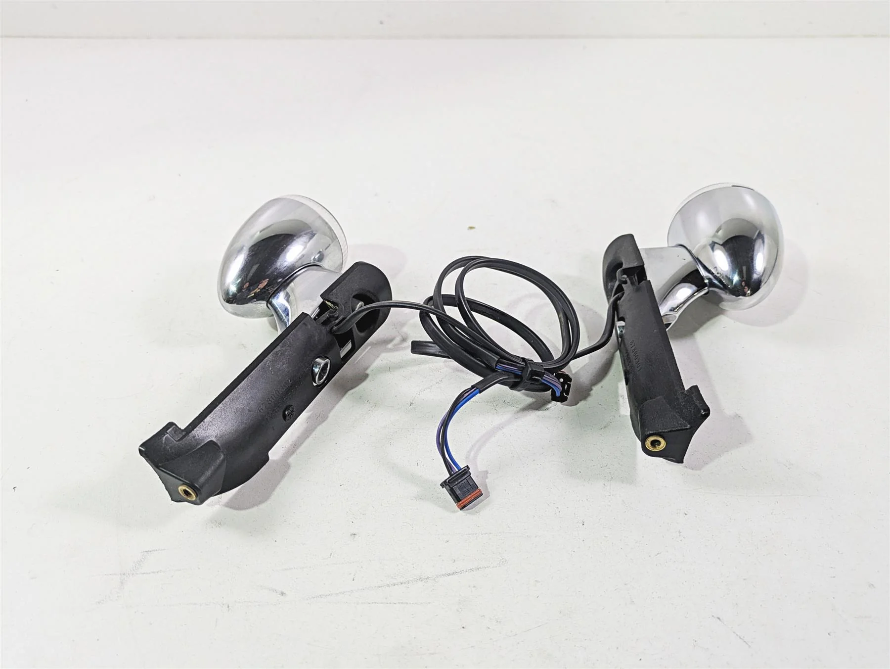 2021 Harley Touring FLTRX Road Glide Front Led Blinker & Mount Set 67800512 - Image 3