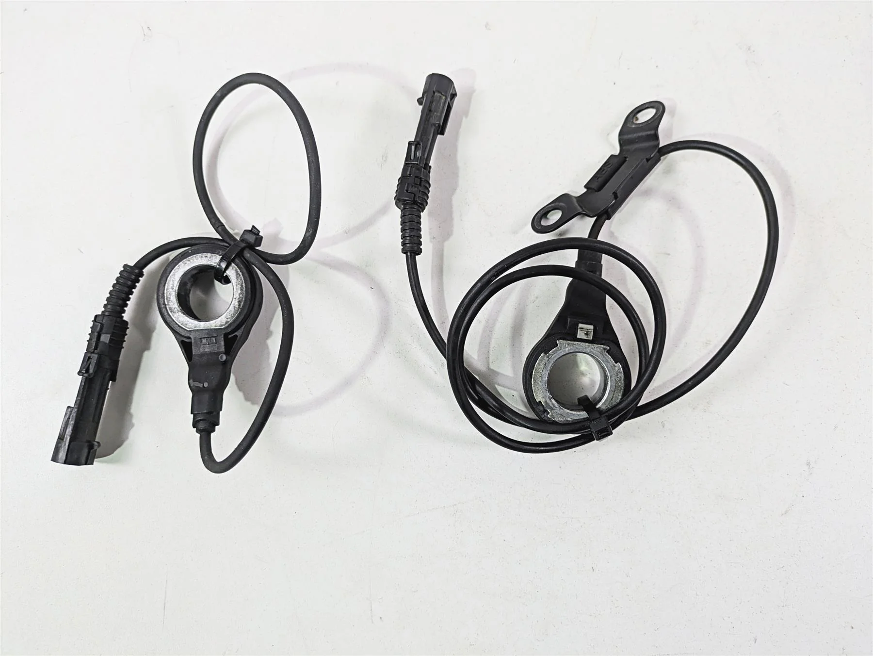 2021 Harley Touring FLTRX Road Glide Front Rear Abs Wheel Speed Sensors 32700015 - Image 2