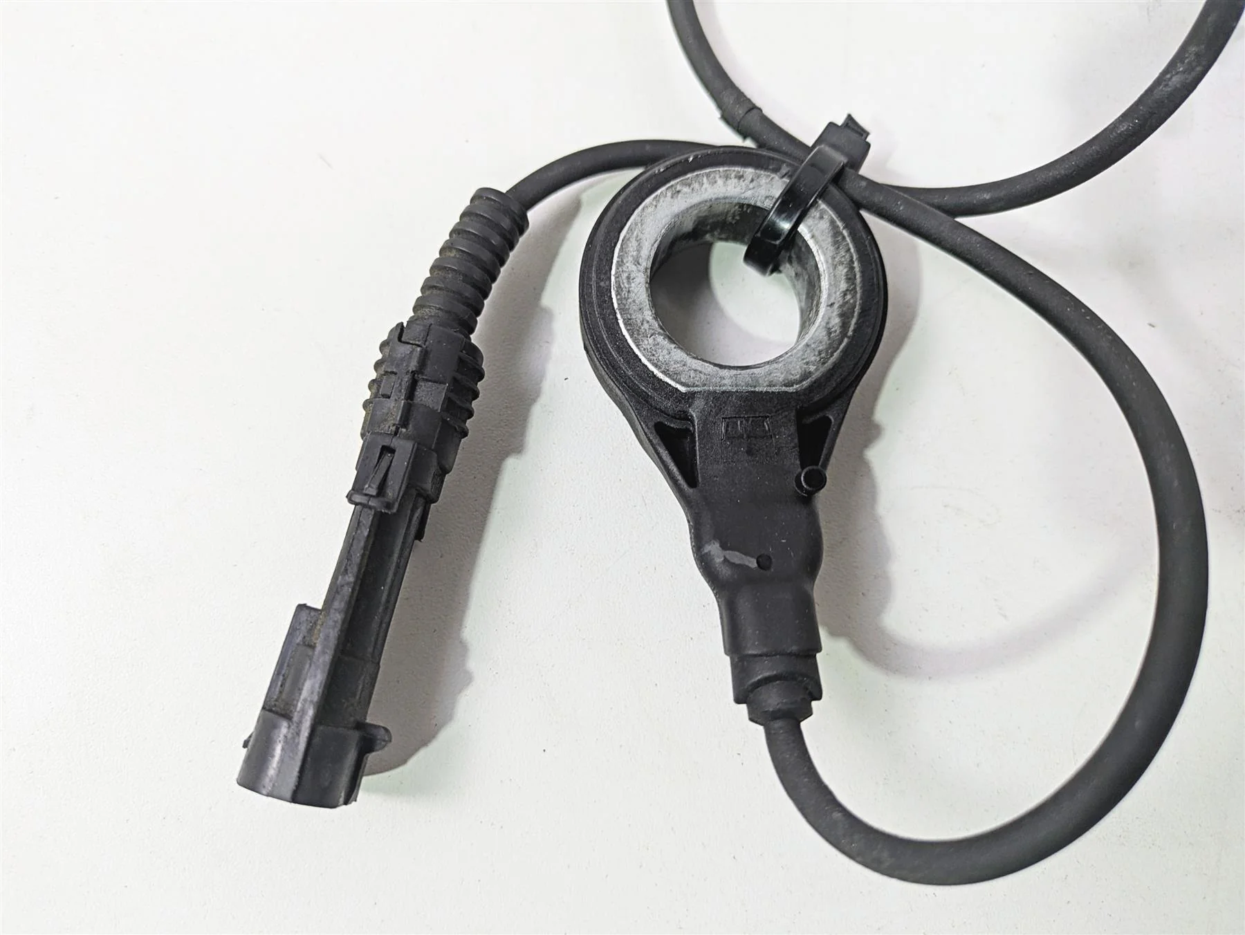 2021 Harley Touring FLTRX Road Glide Front Rear Abs Wheel Speed Sensors 32700015 - Image 4