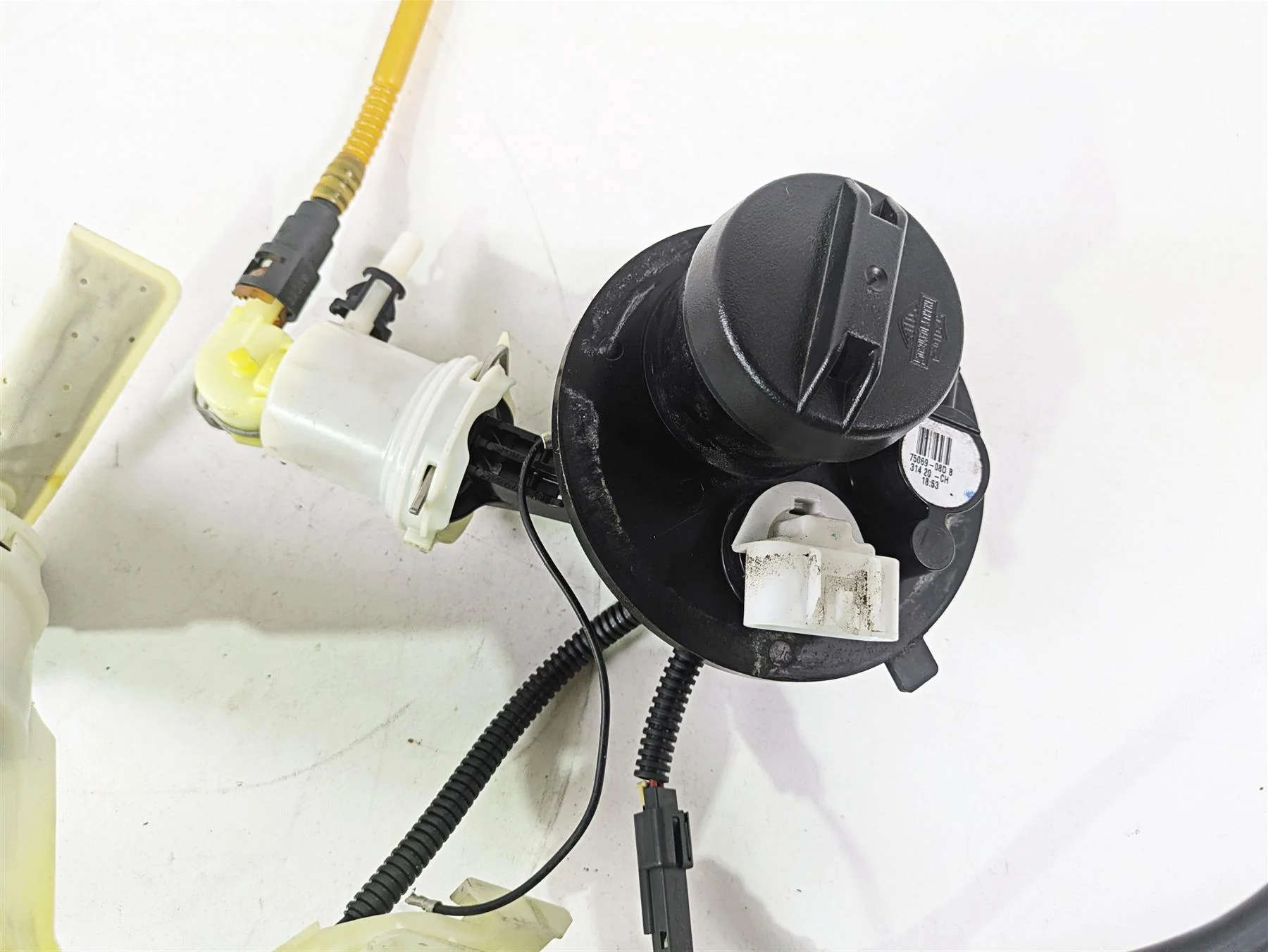 2021 Harley Touring FLTRX Road Glide Fuel Gas Petrol Pump - Read 75069-08D - Image 4