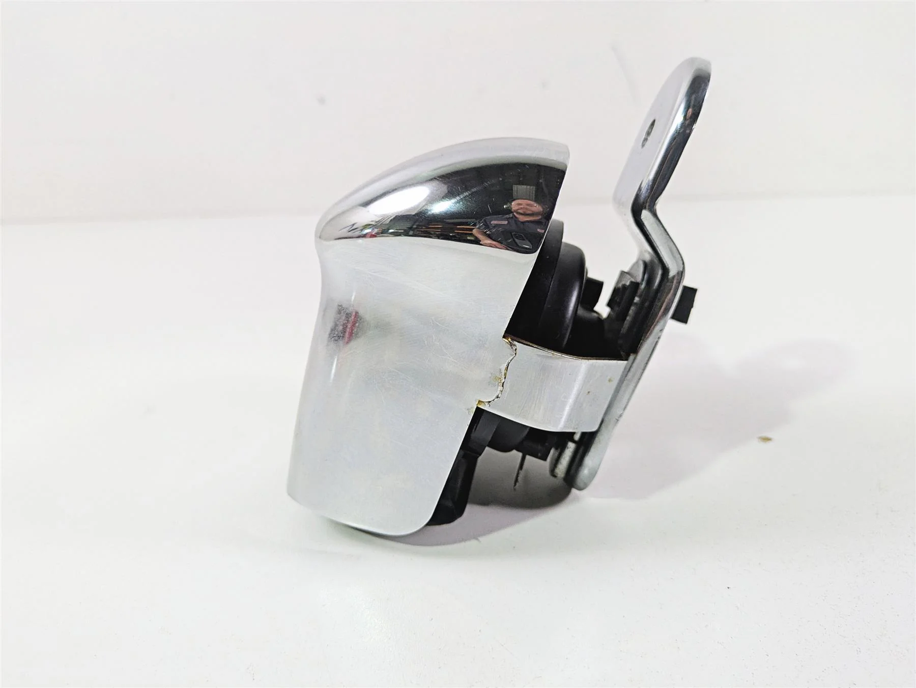 2021 Harley Touring FLTRX Road Glide Horn & Chrome Cover 61300523A 69060-90H - Image 3