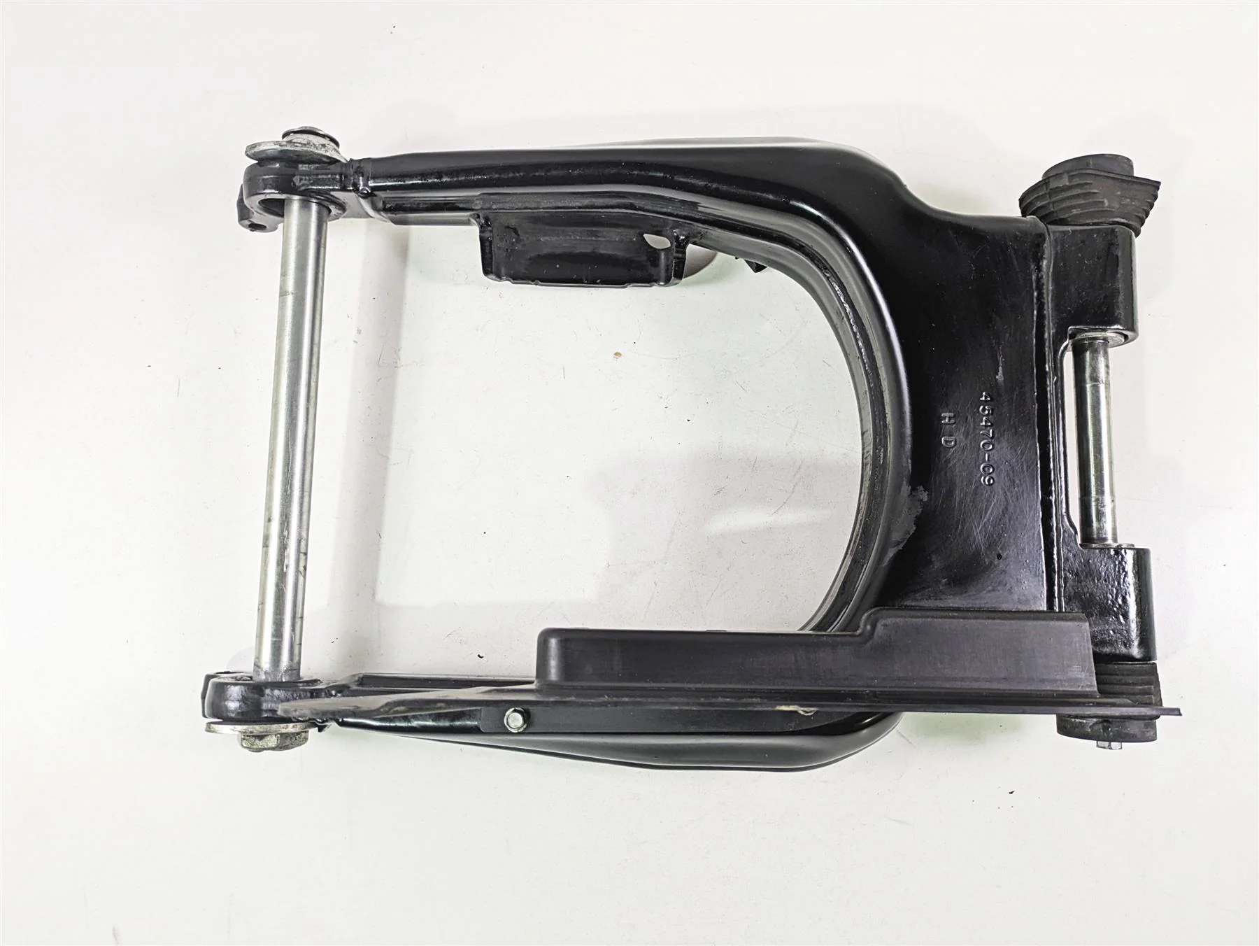 2021 Harley Touring FLTRX Road Glide Rear Swingarm & Axle Set 45470-09
