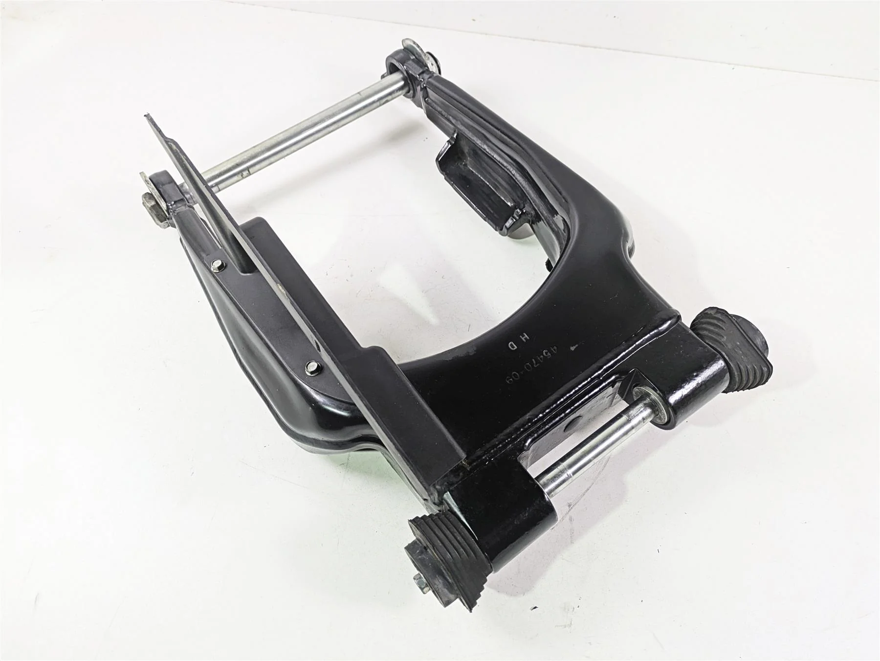 2021 Harley Touring FLTRX Road Glide Rear Swingarm & Axle Set 45470-09 - Image 12