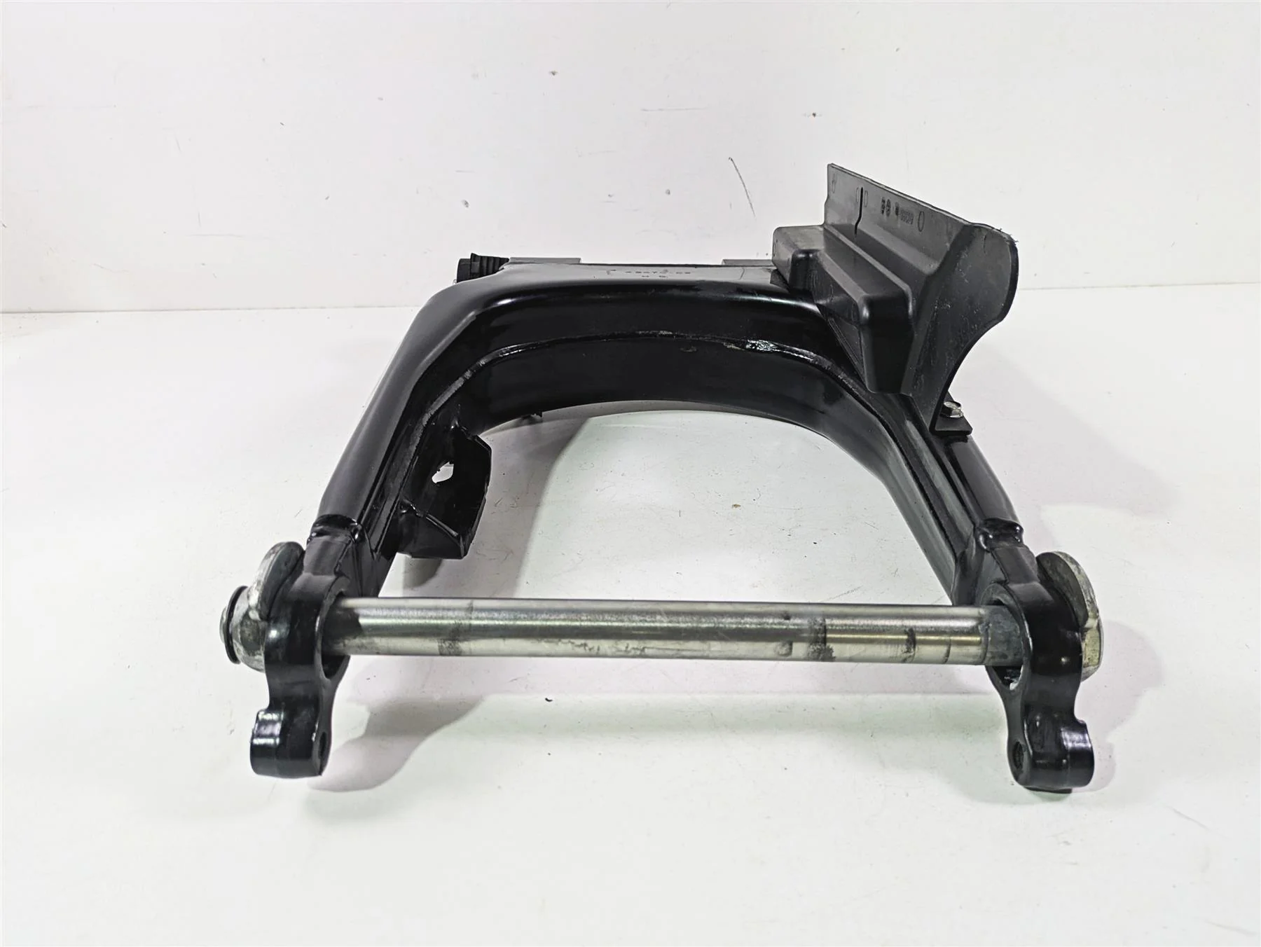 2021 Harley Touring FLTRX Road Glide Rear Swingarm & Axle Set 45470-09 - Image 6