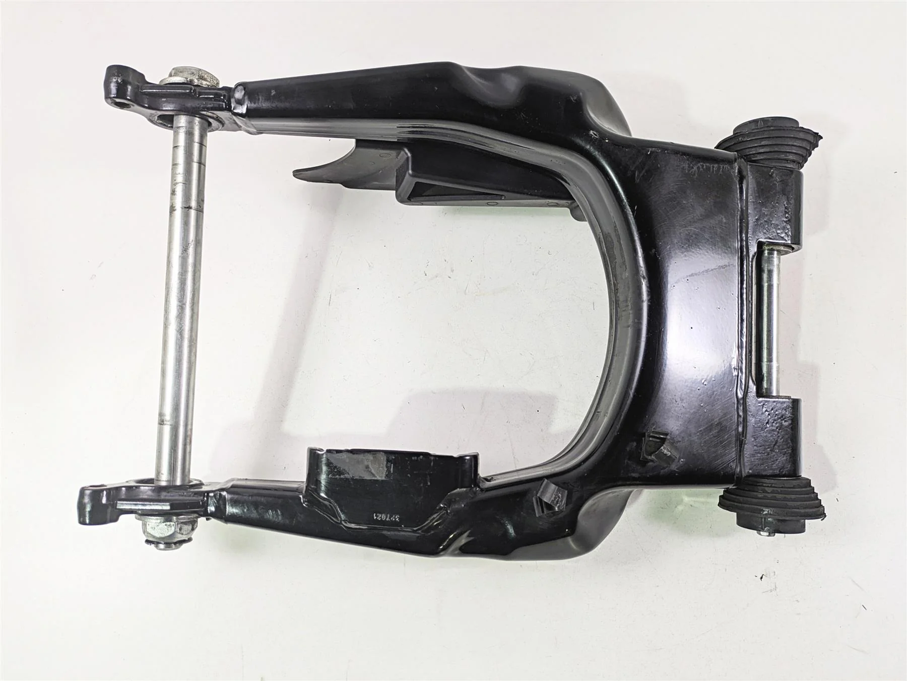 2021 Harley Touring FLTRX Road Glide Rear Swingarm & Axle Set 45470-09 - Image 8