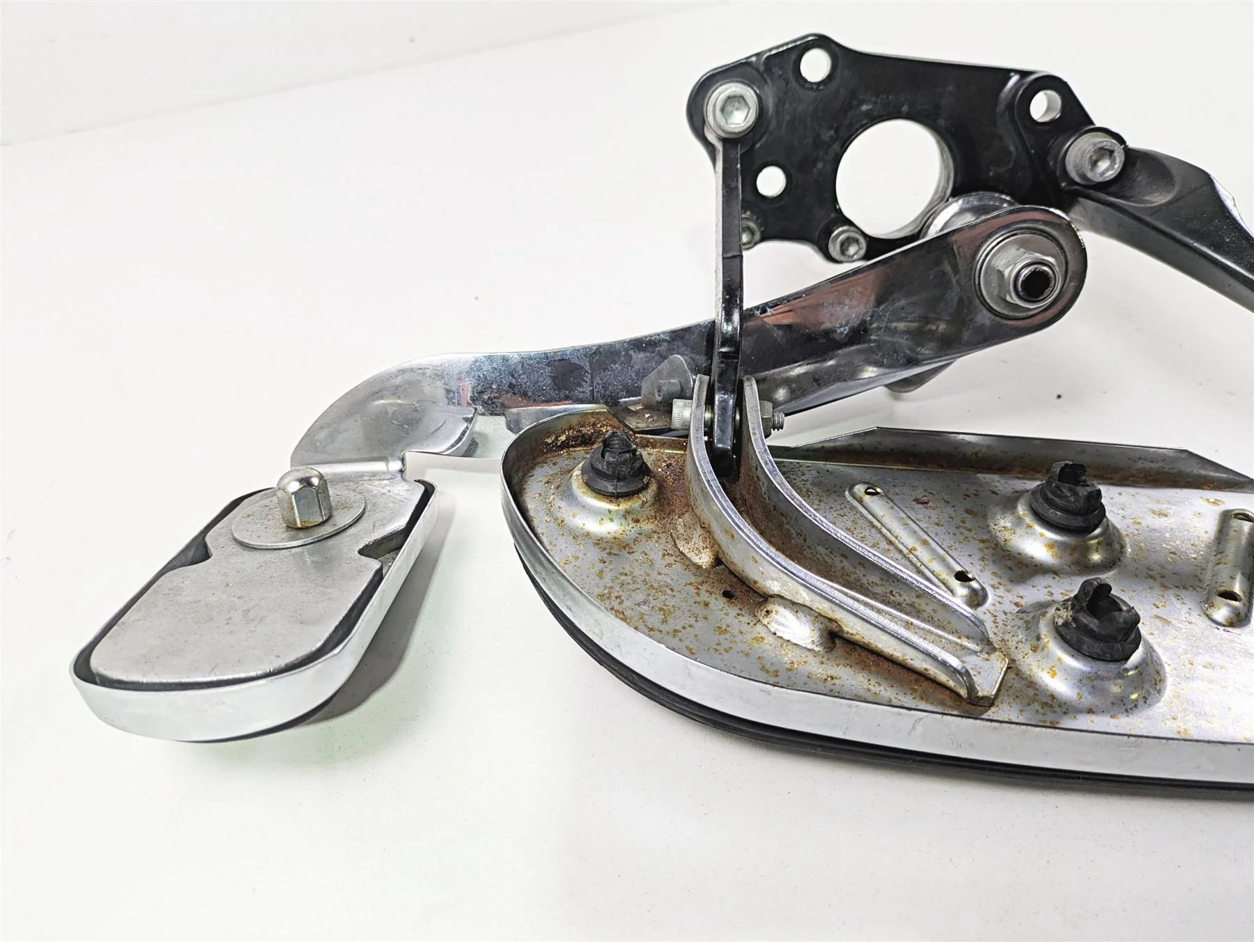 2021 Harley Touring FLTRX Road Glide Right Floor Board & Brake - Read 50688-04 - Image 11