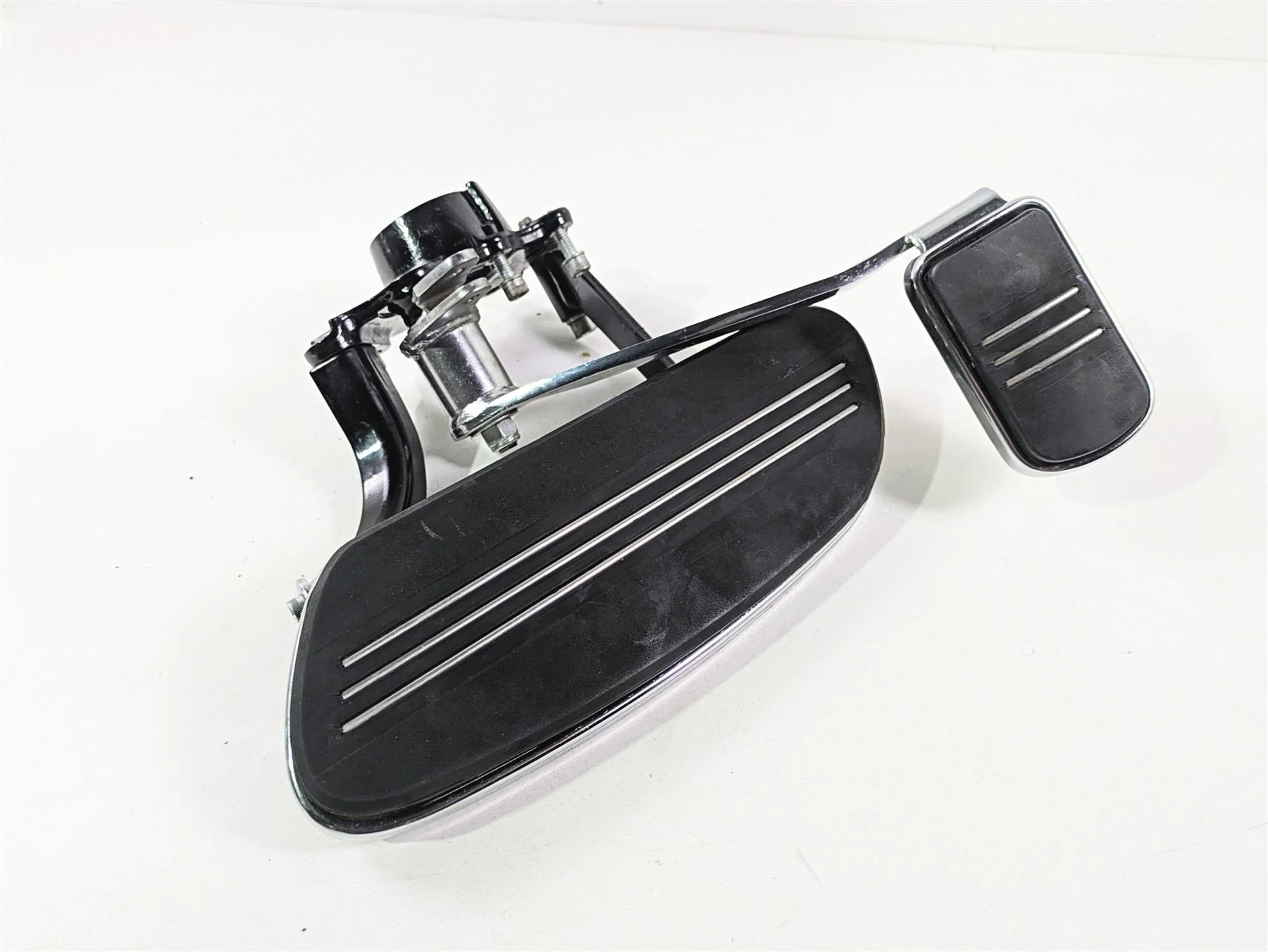 2021 Harley Touring FLTRX Road Glide Right Floor Board & Brake - Read 50688-04 - Image 12