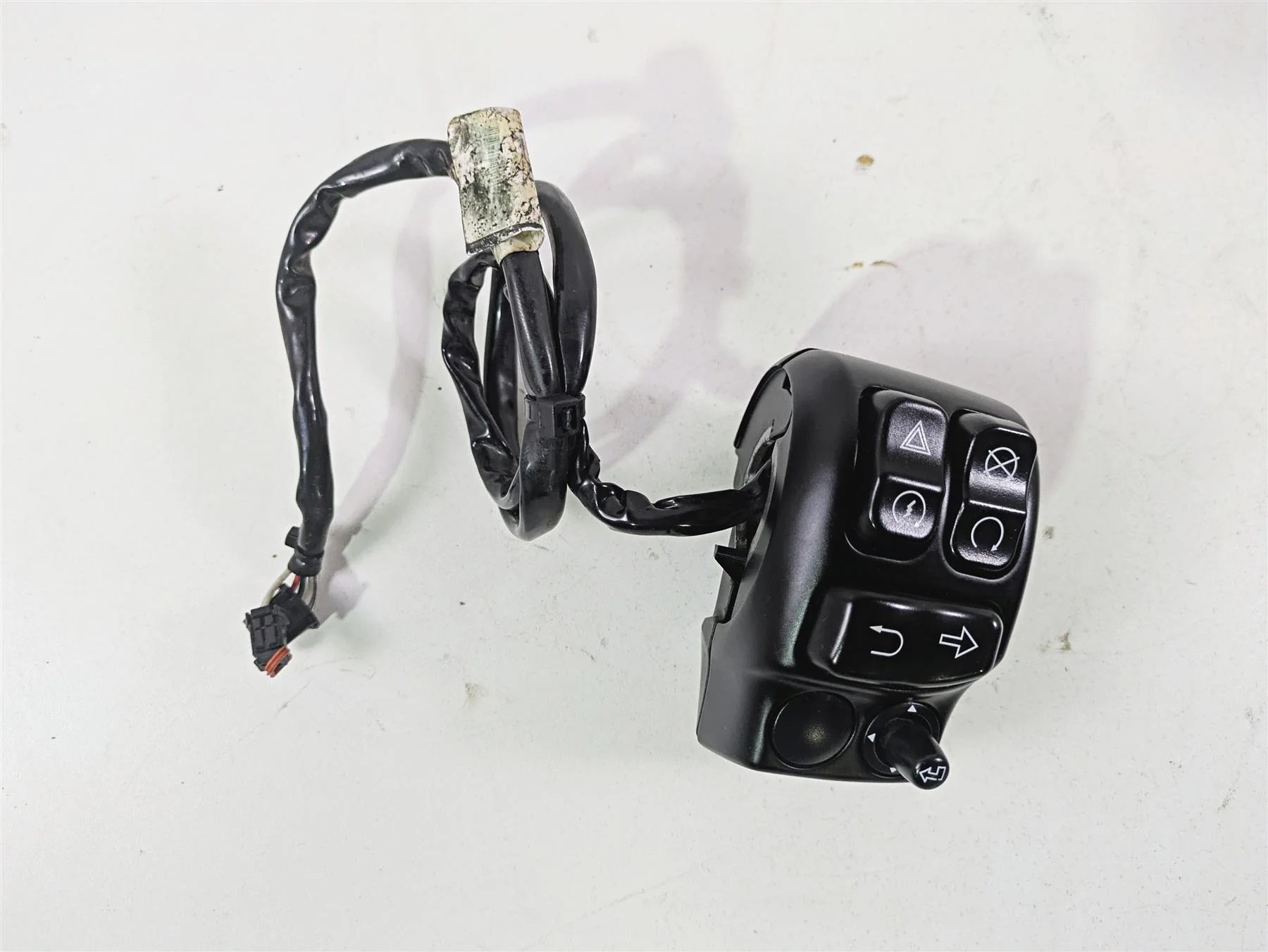 2021 Harley Touring FLTRX Road Glide Right Hand Control Switch Boom GTS 71500501