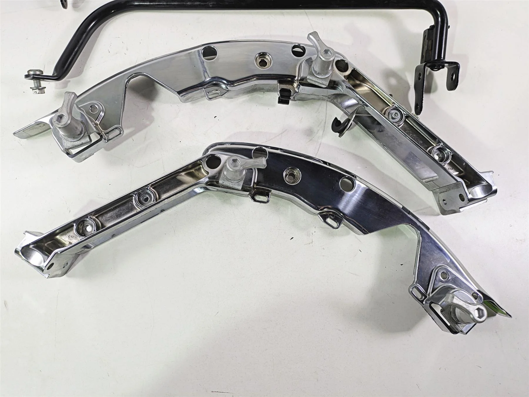 2021 Harley Touring FLTRX Road Glide Saddlebag Rack Holder Carrier Set 90200499 - Image 4