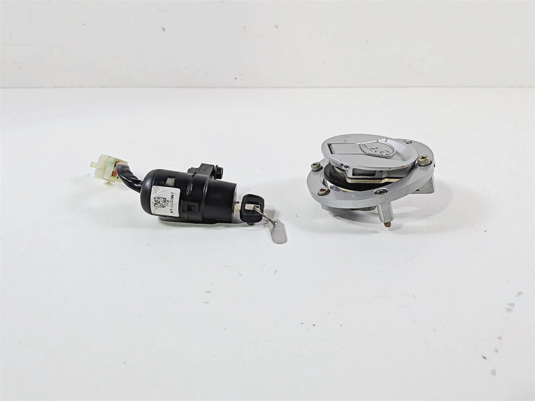 2021 Indian Scout 1200 Ignition Switch Gas Cap Key Lock Set -READ 4016935 - Image 4