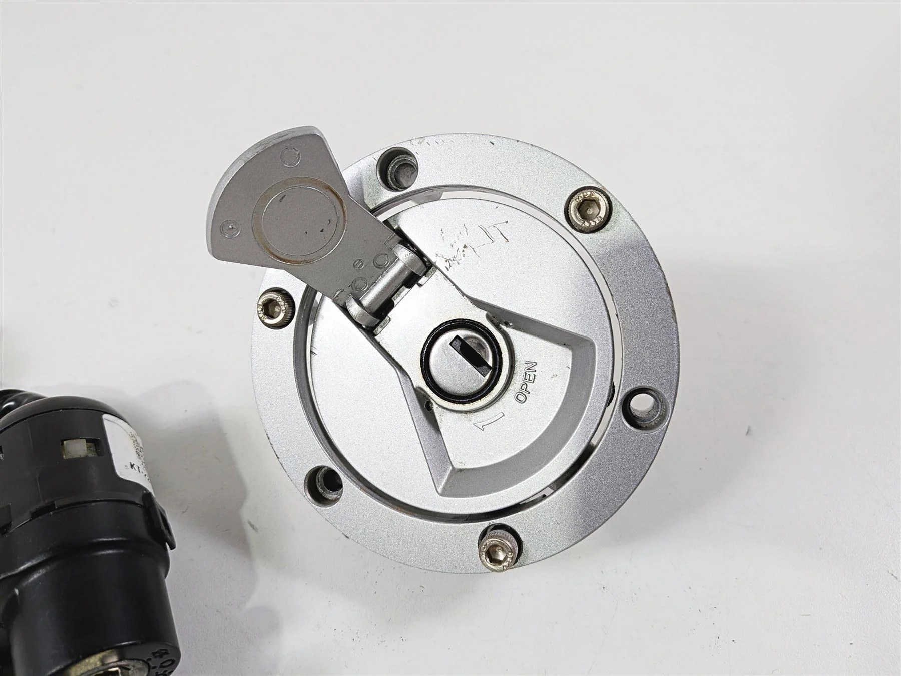 2021 Indian Scout 1200 Ignition Switch Gas Cap Key Lock Set -READ 4016935 - Image 9