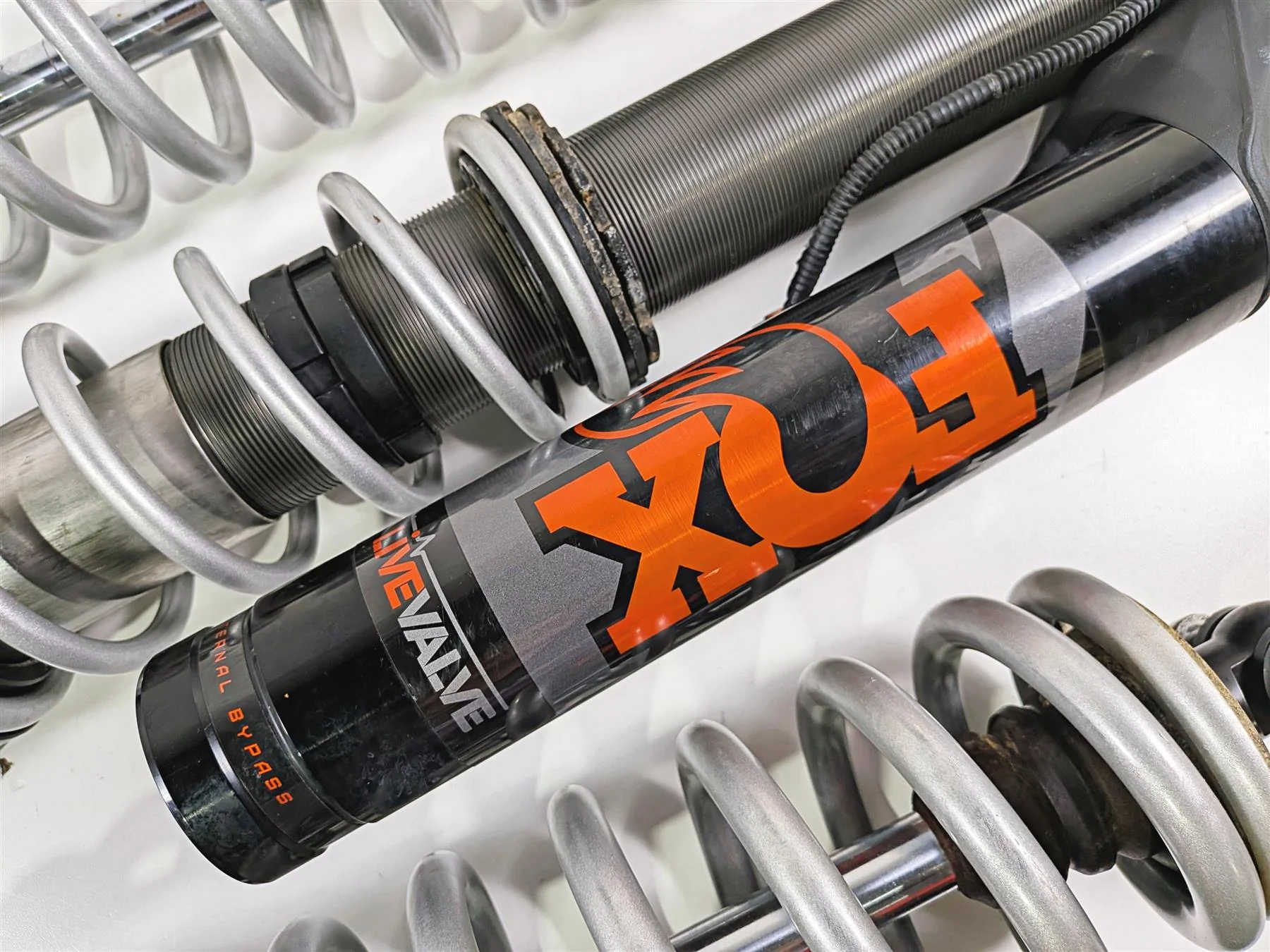 2021 Kawasaki Teryx KRX KRF 1000 ES Front Rear Fox Livevalve Shocks 45014-0696 - Image 9