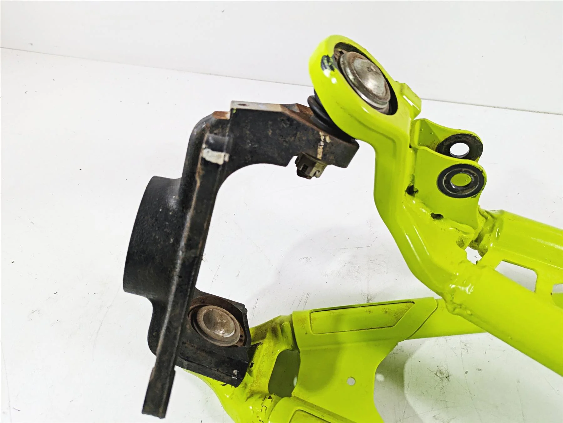 2021 Kawasaki Teryx KRX KRF 1000 Front Right Knee Assembly 39007-0425 39007-0464 - Image 5