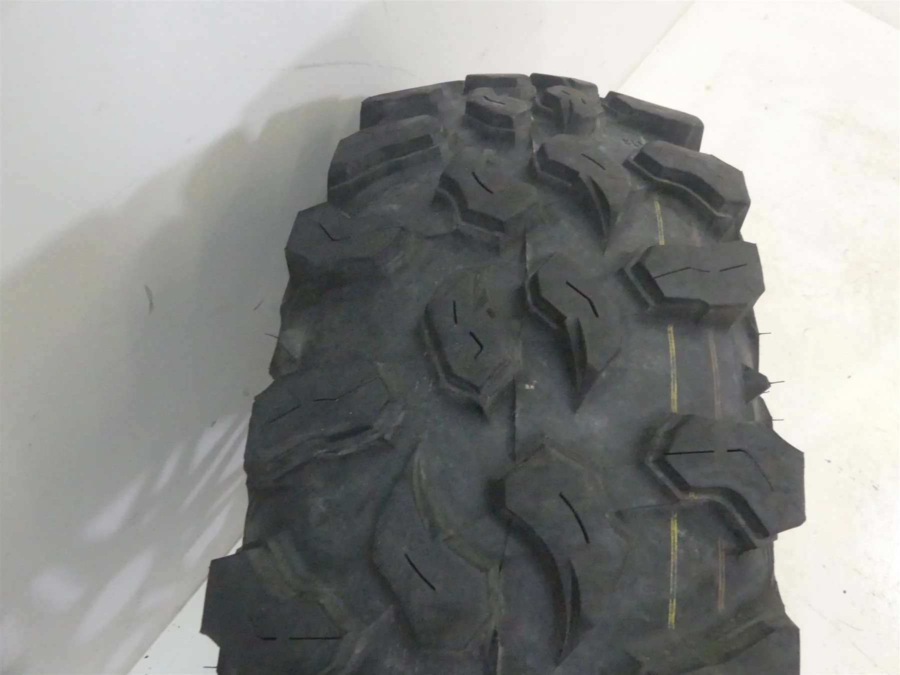 2021 Kawasaki Teryx KRX1000 KRF1000 Left Wheel Tire 31X10.00R15 ML1 41009-0817 - Image 2
