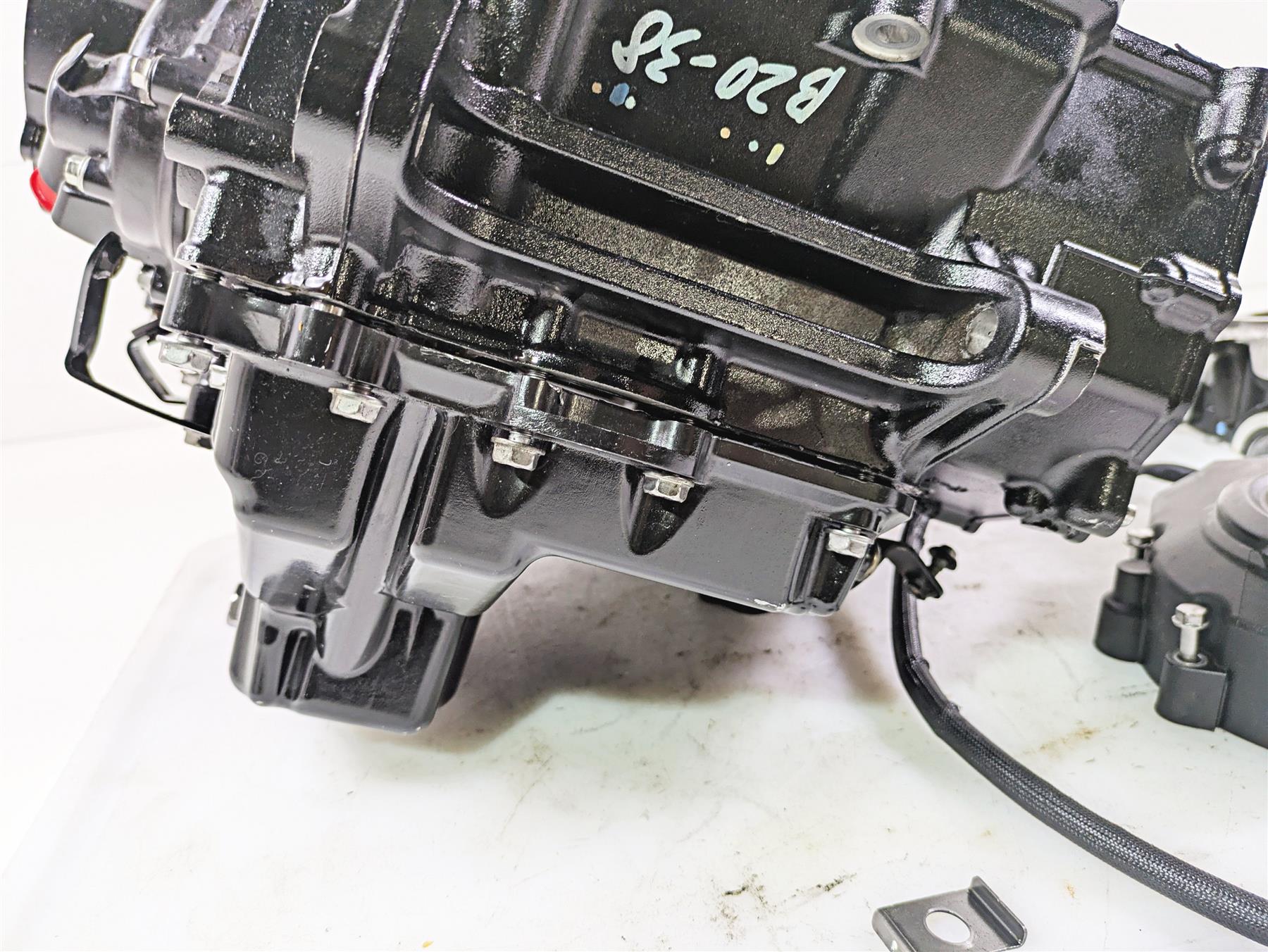 2021 Kawasaki Z900 ZR900 Bottom Lower End Engine Crankcase 14001-0725 - Image 5