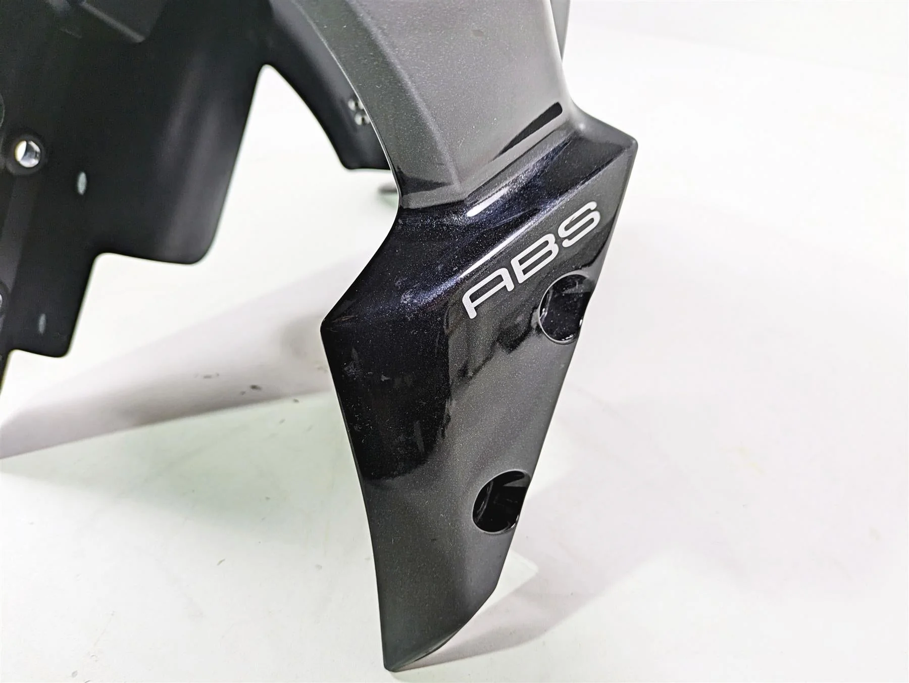 2021 Kawasaki Z900 ZR900 Front Fender & Mounts 35038-0023 - Image 6