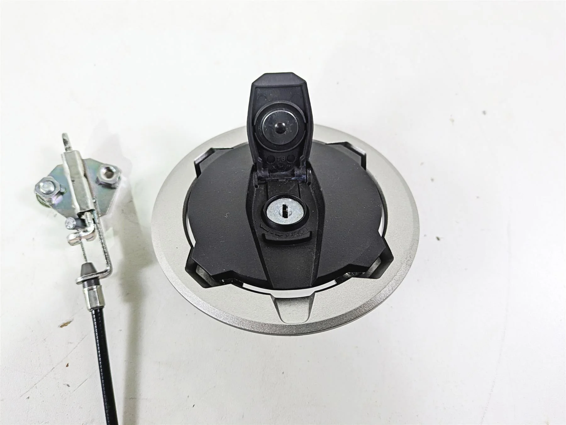 2021 Kawasaki Z900 ZR900 Ignition Switch Key Lock Tank Cap Set 27005-0673 - Image 11