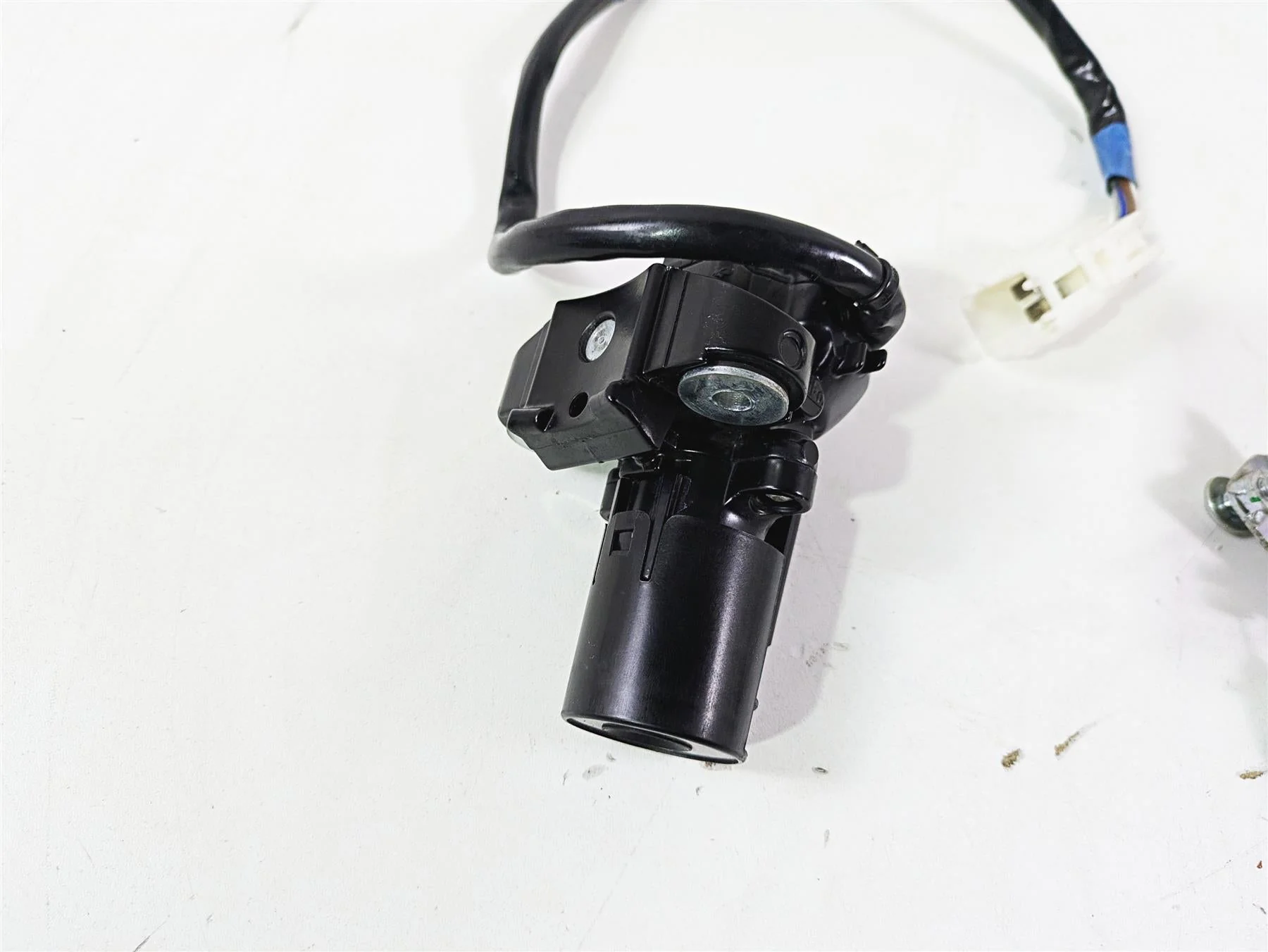 2021 Kawasaki Z900 ZR900 Ignition Switch Key Lock Tank Cap Set 27005-0673 - Image 9