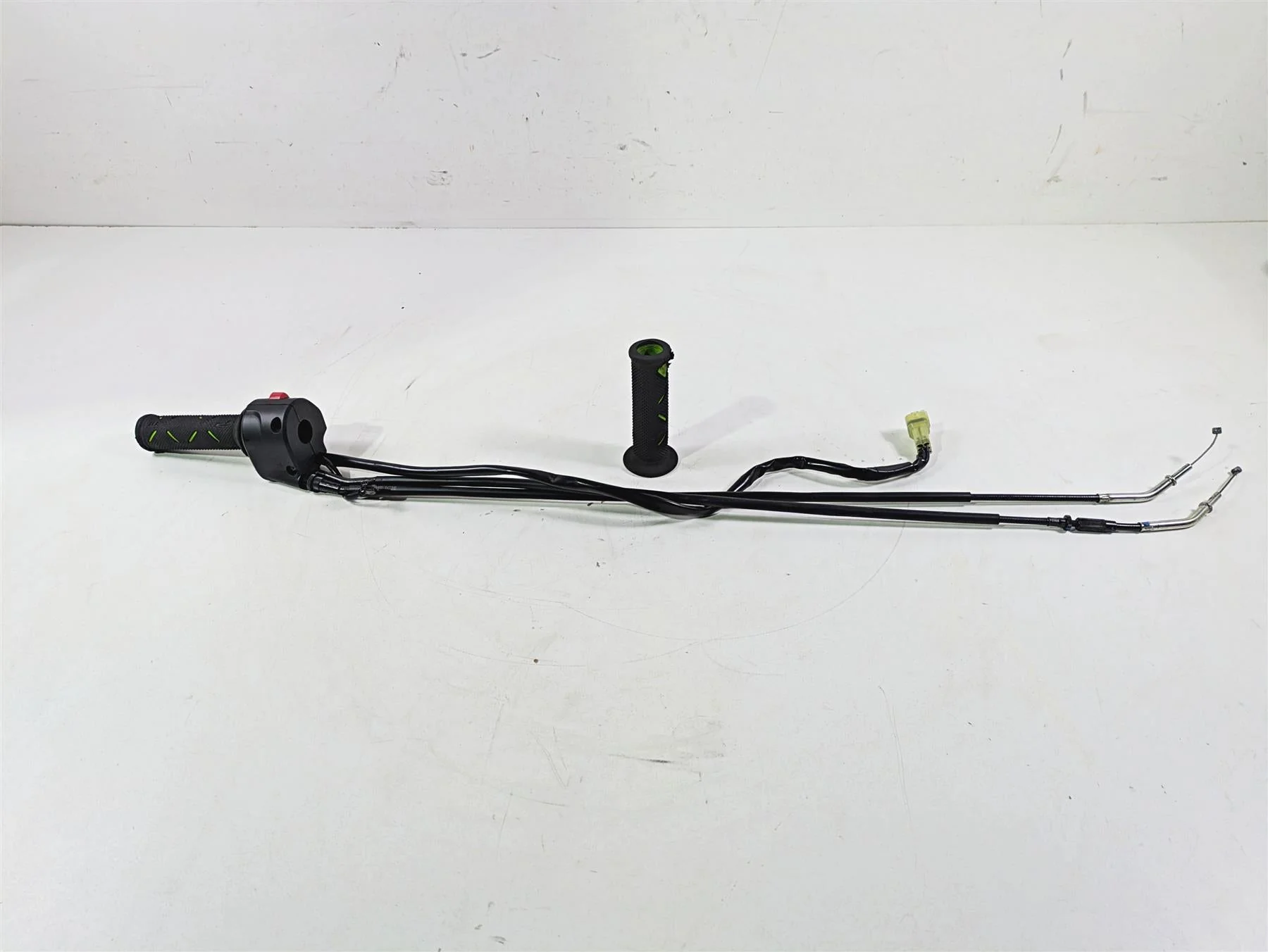 2021 Kawasaki Z900 ZR900 Right Hand Control Switch Throttle Grip Set 46091-0500 - Image 2