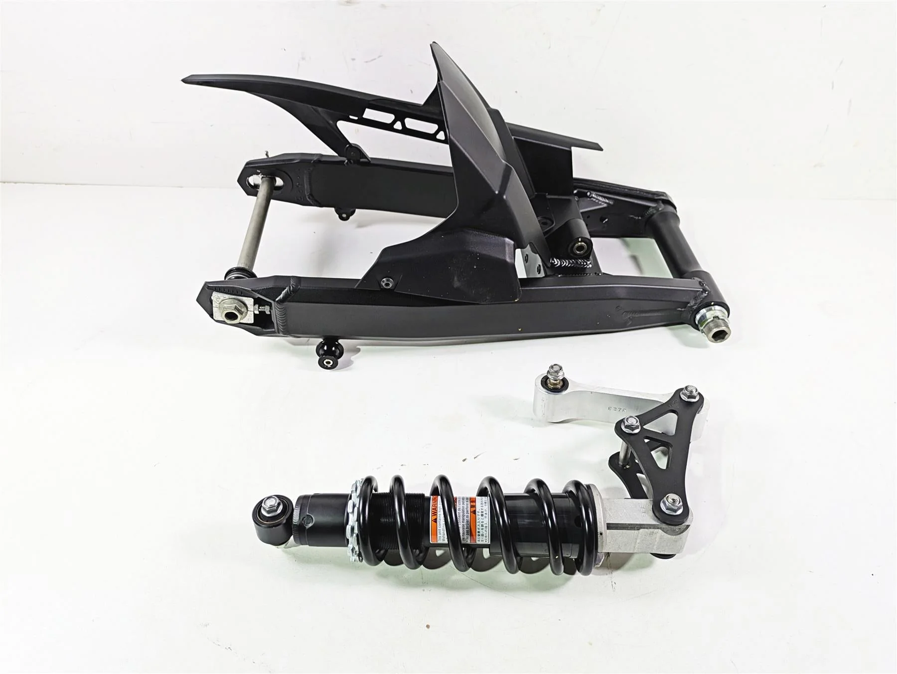 2021 Kawasaki Z900 ZR900 Swingarm + Shock & Linkage Set 33001-0732 45014-0646 - Image 3