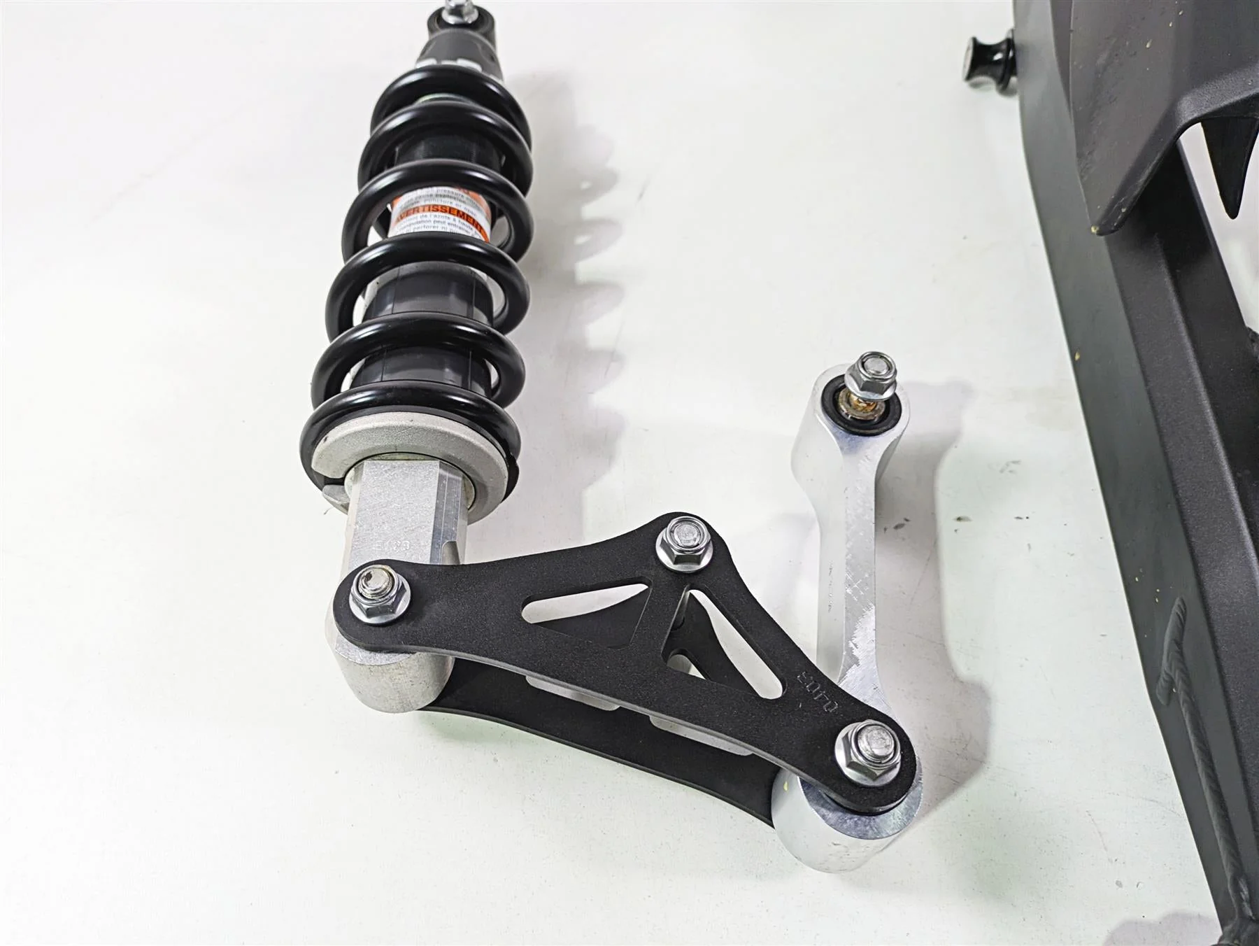 2021 Kawasaki Z900 ZR900 Swingarm + Shock & Linkage Set 33001-0732 45014-0646 - Image 5