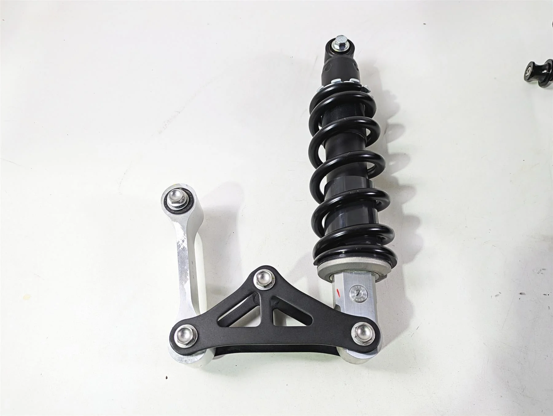 2021 Kawasaki Z900 ZR900 Swingarm + Shock & Linkage Set 33001-0732 45014-0646 - Image 7