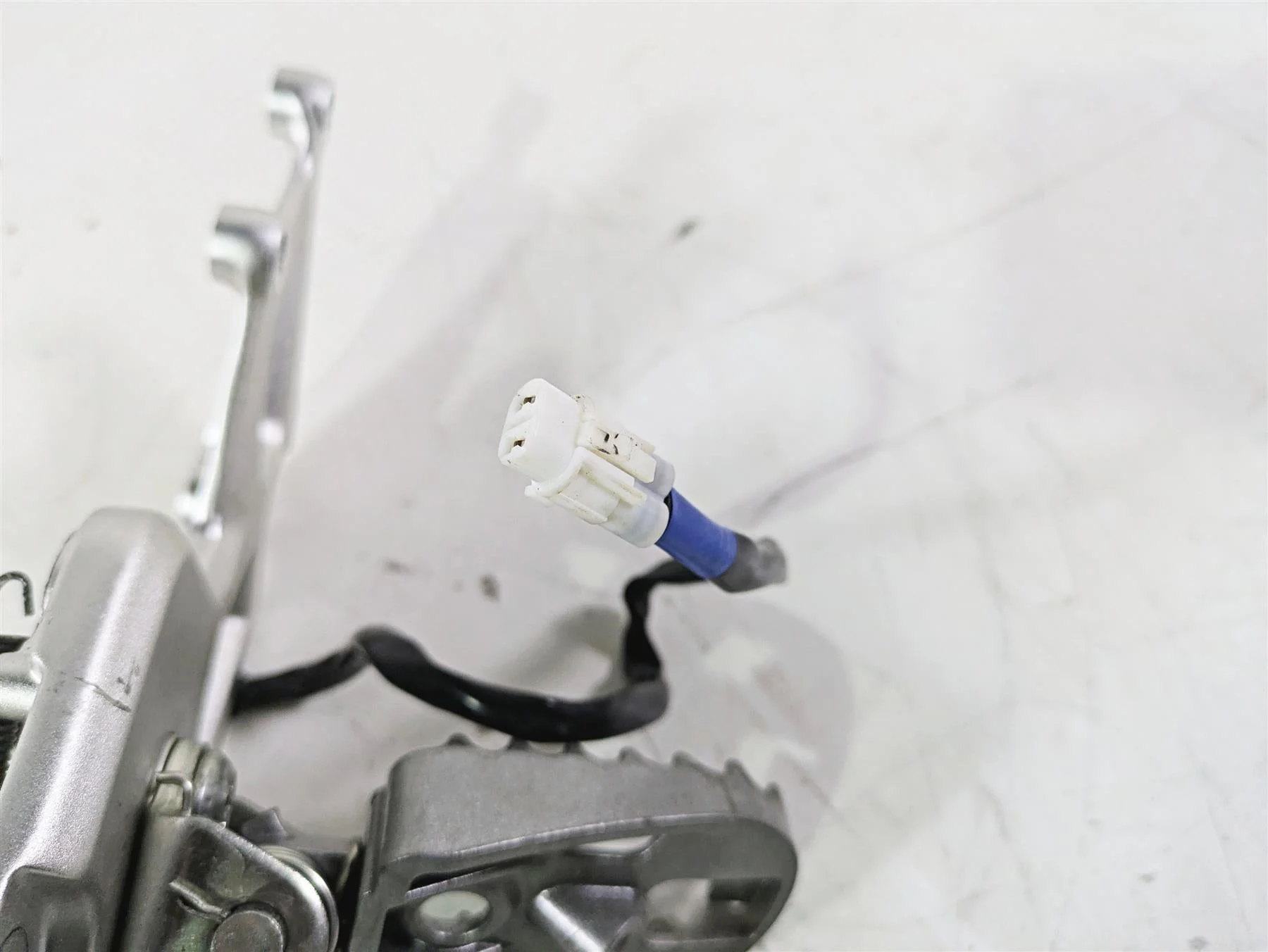 2021 Yamaha Tenere 700 XTZ7 Right Footpeg Foot Peg & Mount BW3-F7443-00-00 - Image 11