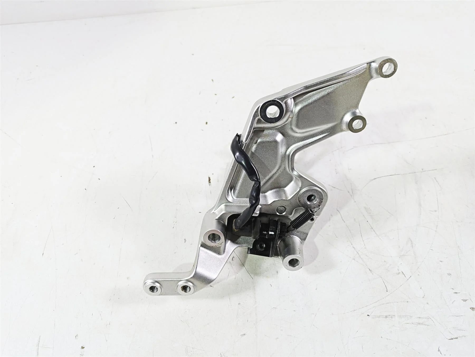 2021 Yamaha Tenere 700 XTZ7 Right Footpeg Foot Peg & Mount BW3-F7443-00-00 - Image 2