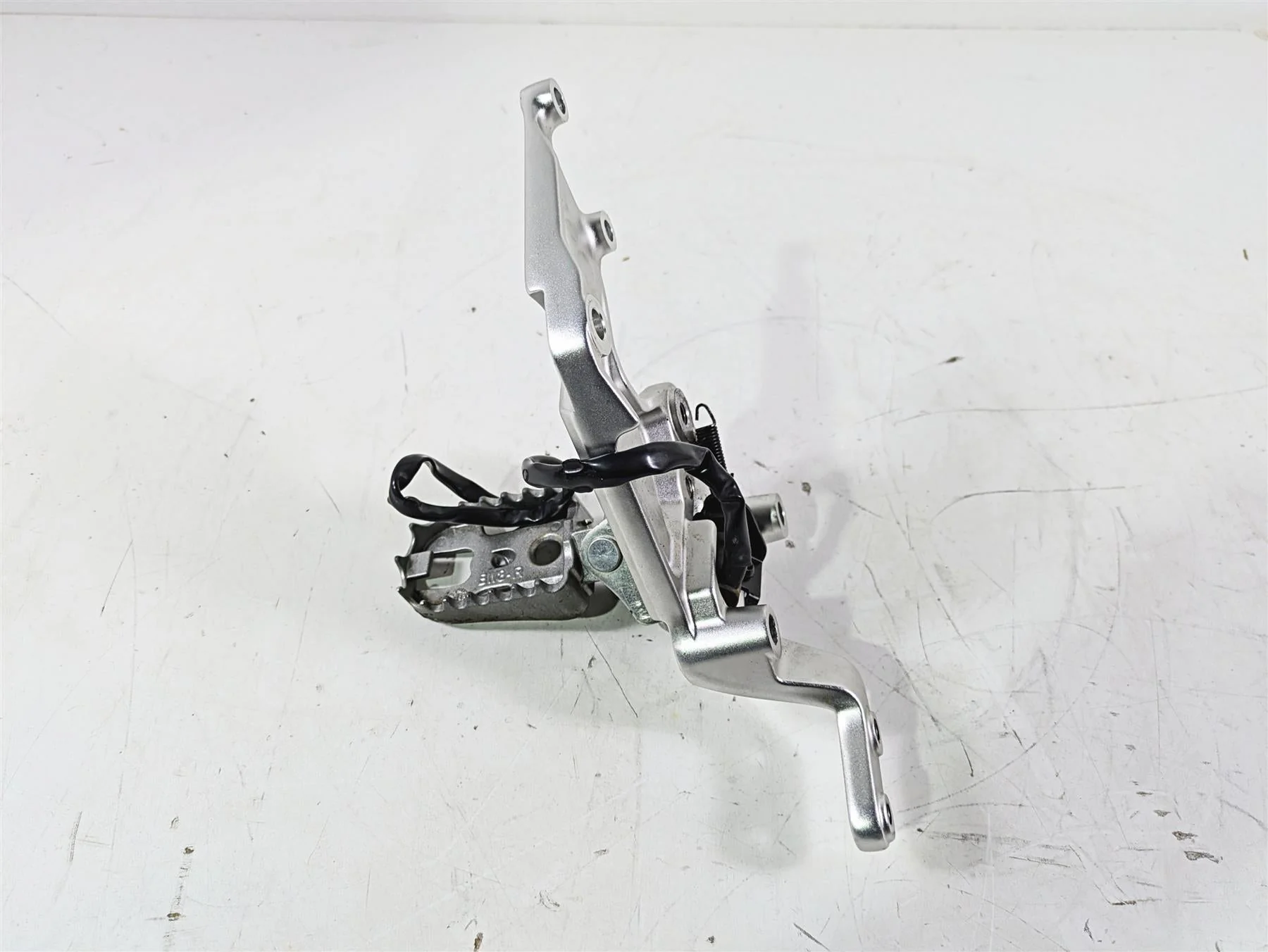 2021 Yamaha Tenere 700 XTZ7 Right Footpeg Foot Peg & Mount BW3-F7443-00-00 - Image 3