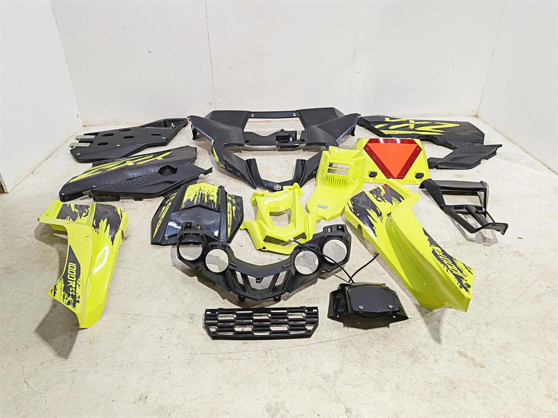 2021 Yamaha YXZ1000R EPS SS SE Yellow Outer Fairing Fenders Grille 2HC-F1511-40 - Image 2