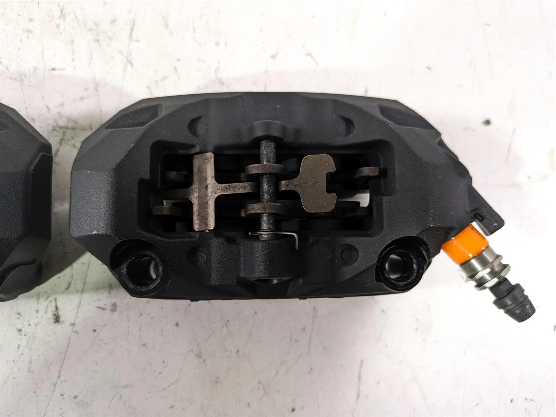 2022 BMW R1250 RT K052 Brembo Front Brake Caliper Set 34118556206 34118556205 - Image 5