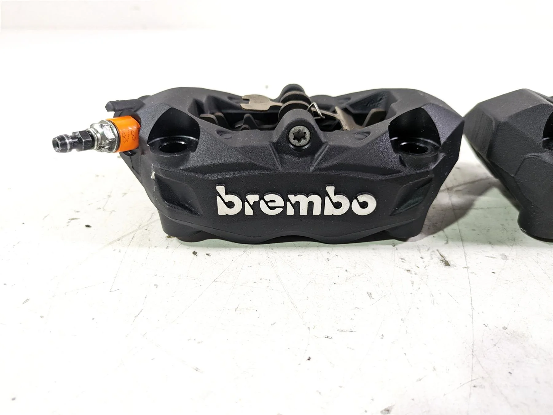 2022 BMW R1250 RT K052 Brembo Front Brake Caliper Set 34118556206 34118556205 - Image 7