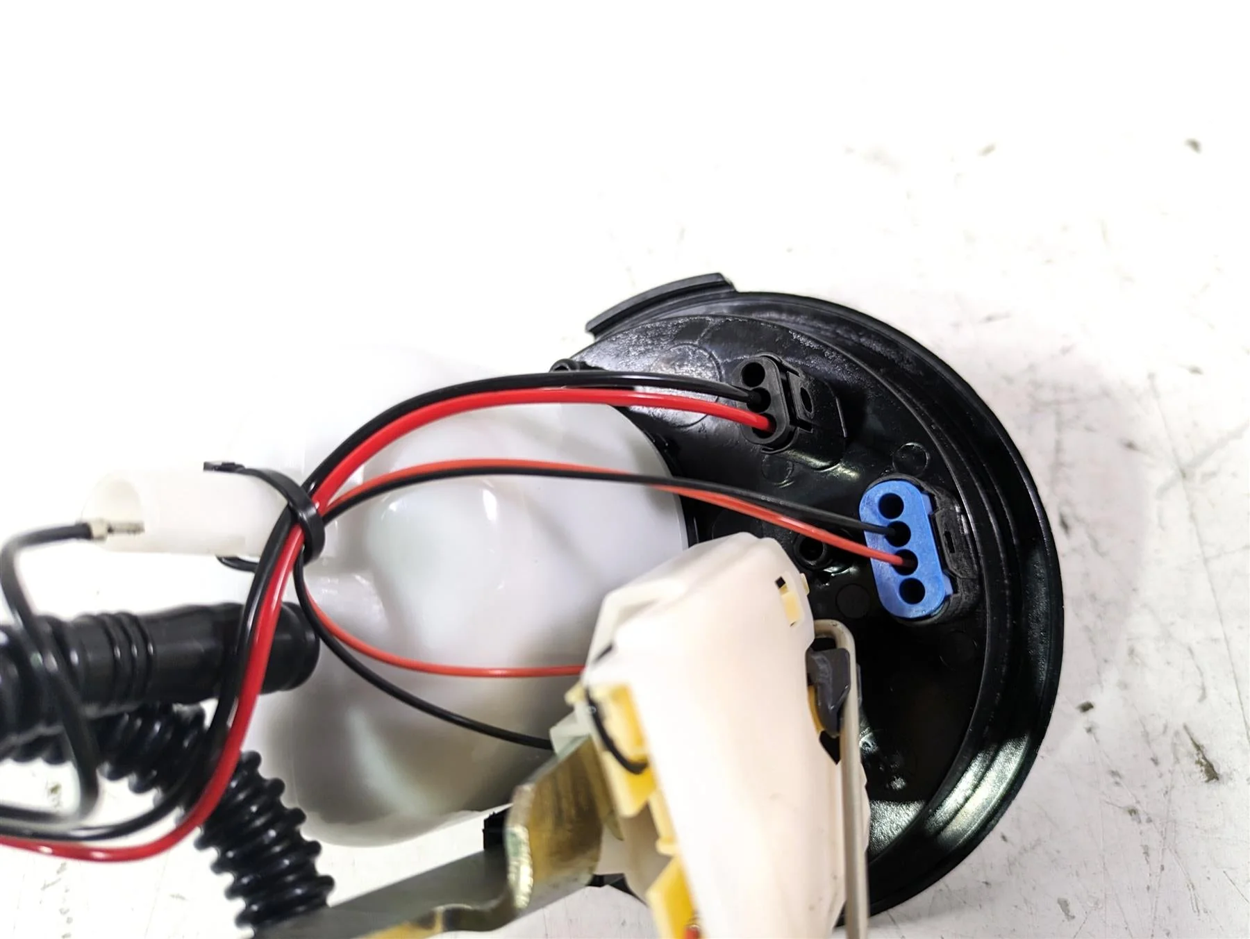 2022 BMW R1250 RT K052 Fuel Gas Petrol Pump & Sender 16148393577 - Image 9