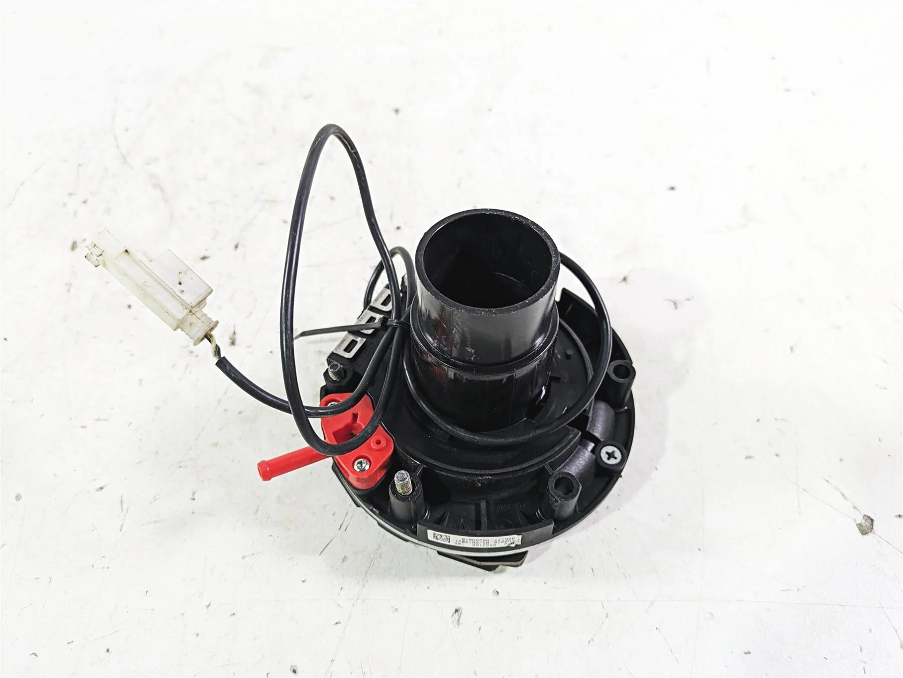 2022 BMW R1250 RT K052 Keyless Fuel Gas Petrol Lid Cap 16118552106 - Image 10