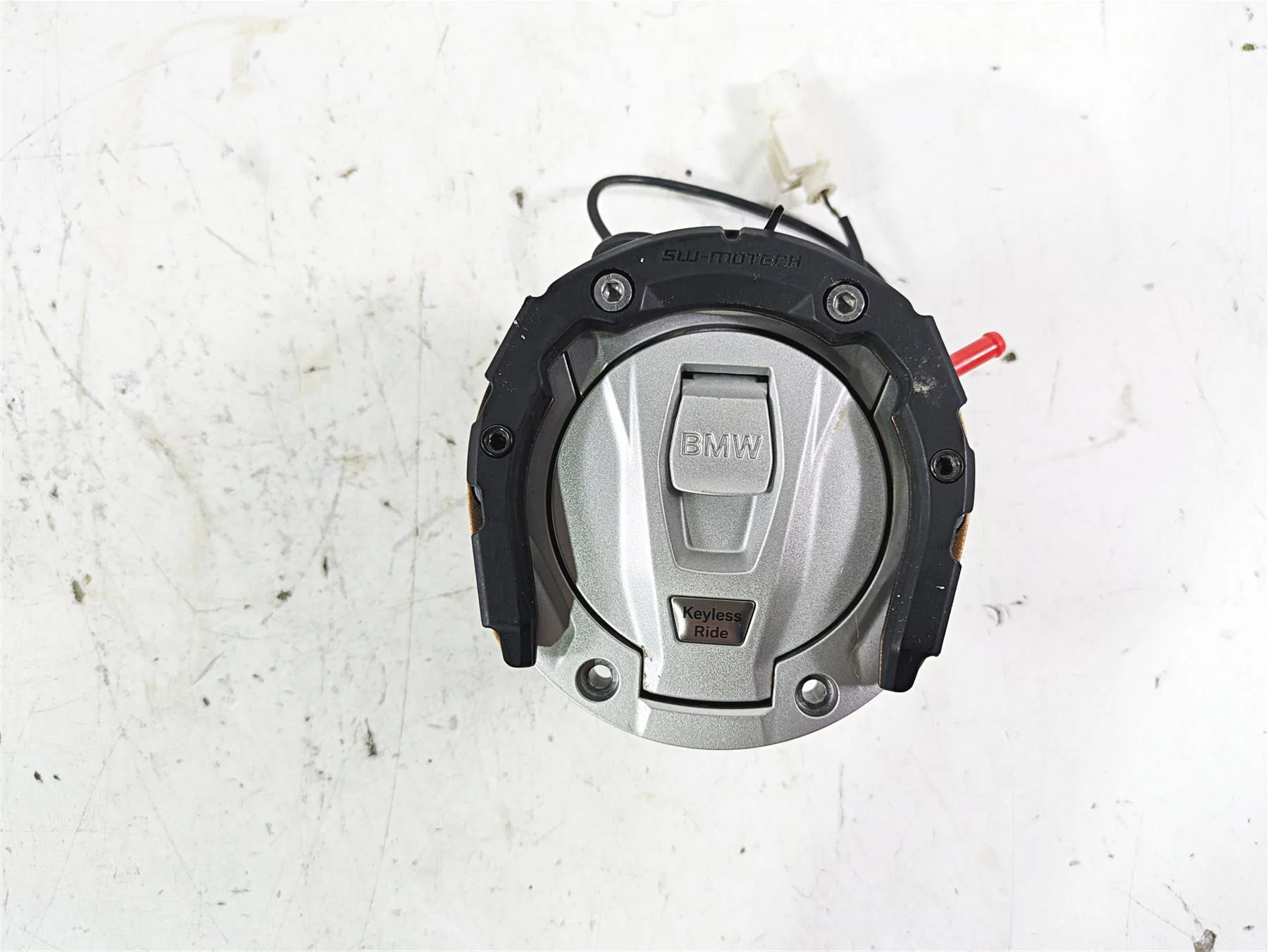 2022 BMW R1250 RT K052 Keyless Fuel Gas Petrol Lid Cap 16118552106 - Image 2