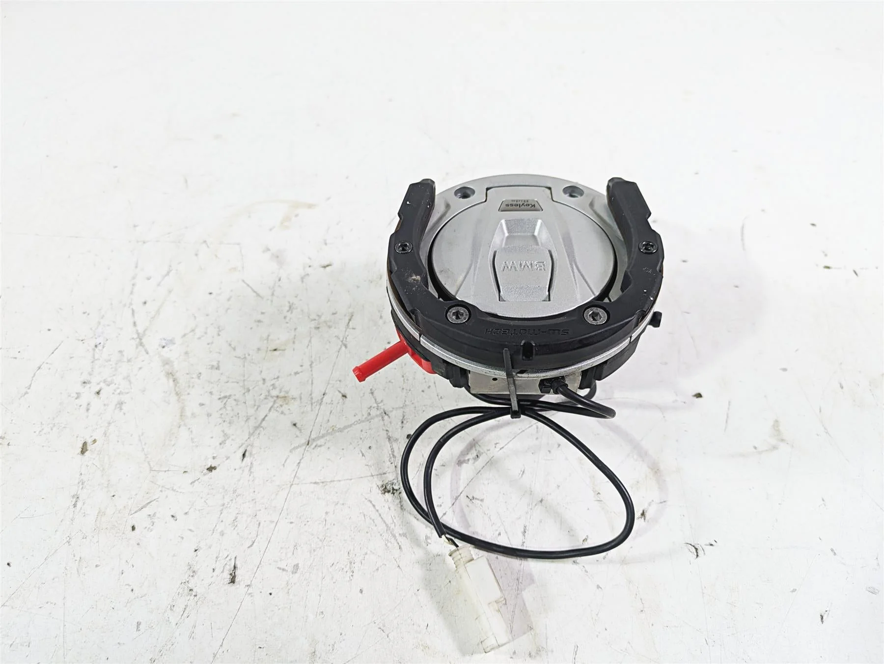 2022 BMW R1250 RT K052 Keyless Fuel Gas Petrol Lid Cap 16118552106 - Image 3