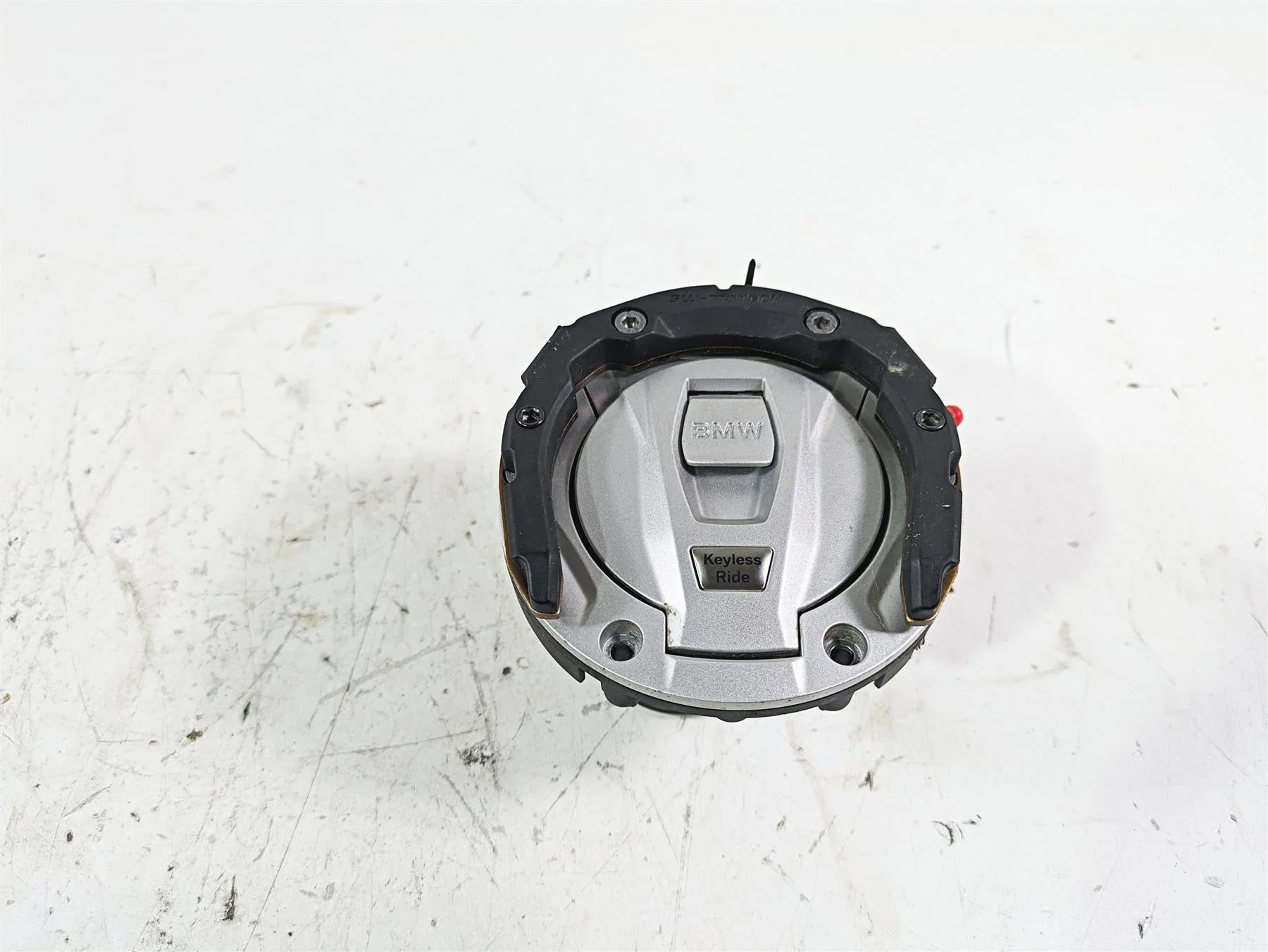 2022 BMW R1250 RT K052 Keyless Fuel Gas Petrol Lid Cap 16118552106 - Image 5