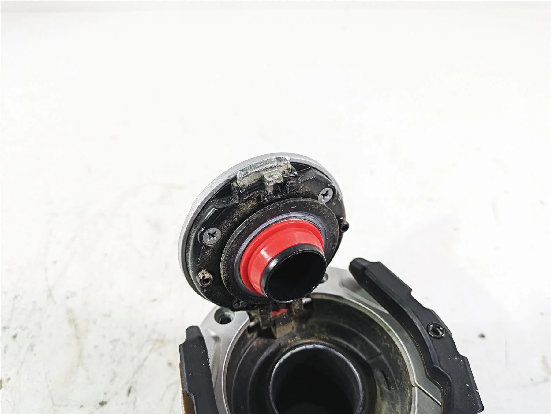2022 BMW R1250 RT K052 Keyless Fuel Gas Petrol Lid Cap 16118552106 - Image 8