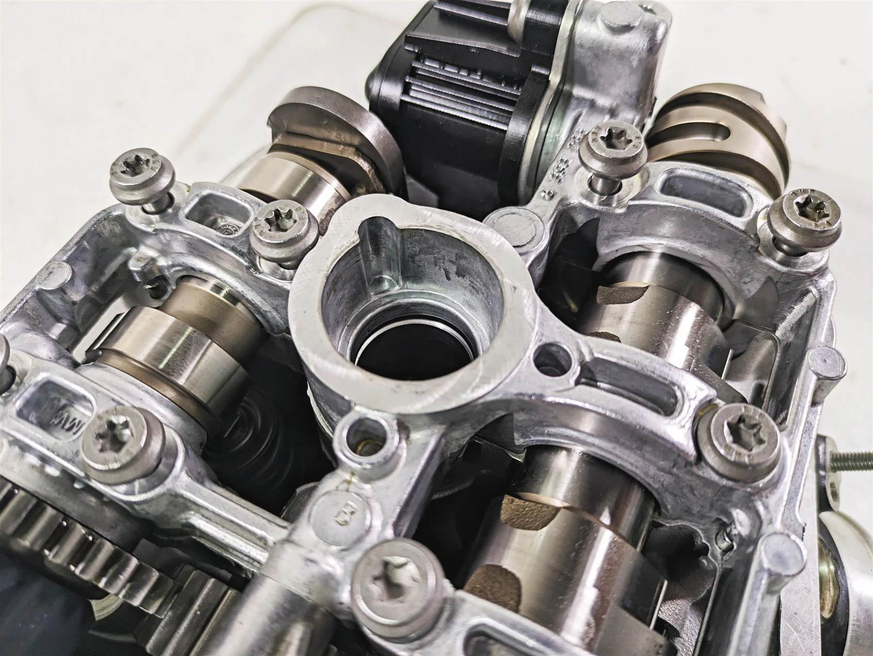 2022 BMW R1250 RT K052 Left Cylinder Head Cylinderhead 11128504123 - Image 11