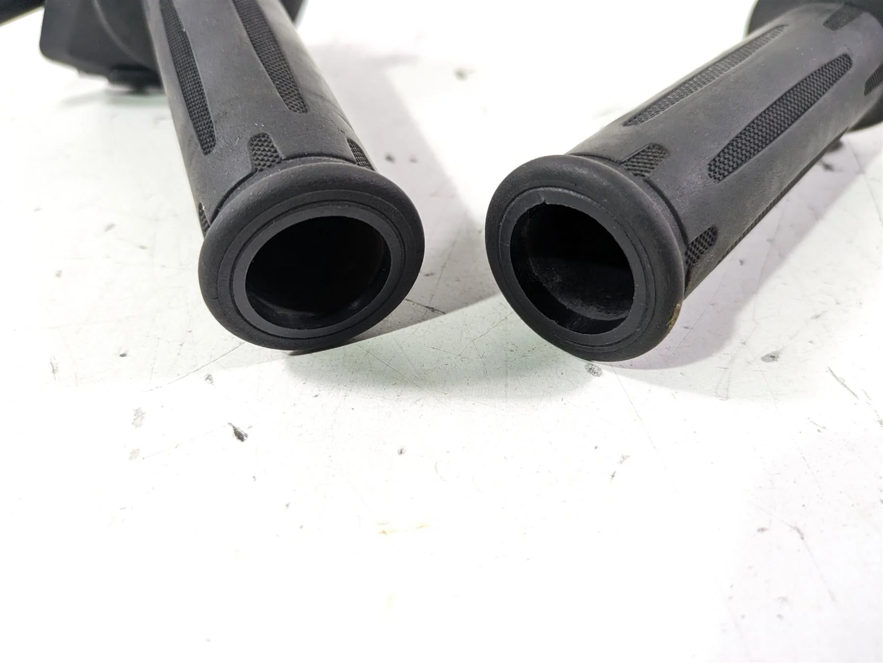 2022 BMW R1250 RT K052 Left Right Heated Hand Grip Set 61318549455 61318552124 - Image 11