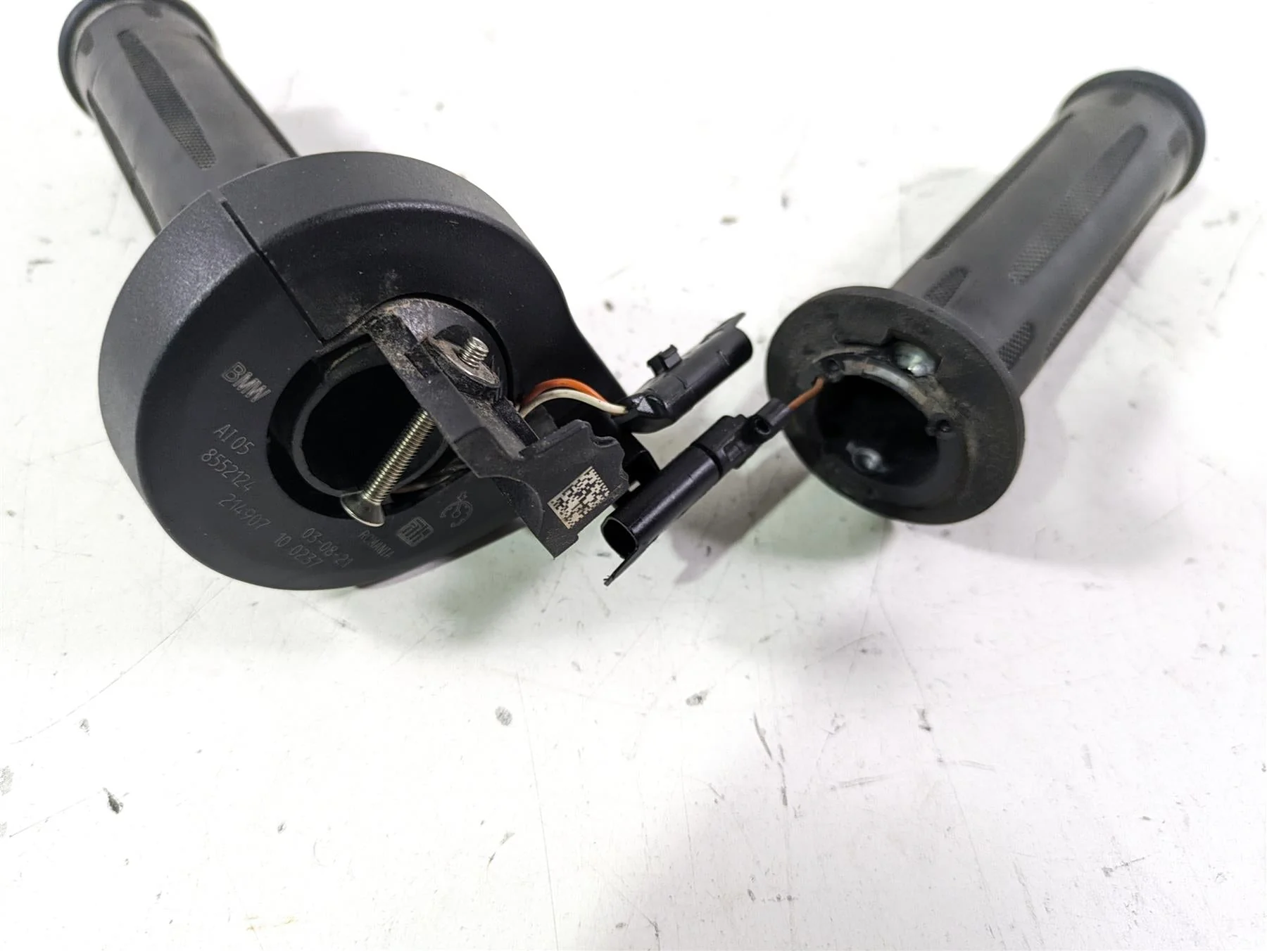 2022 BMW R1250 RT K052 Left Right Heated Hand Grip Set 61318549455 61318552124 - Image 12