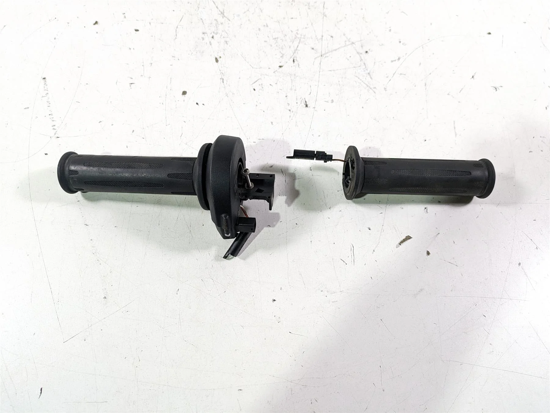 2022 BMW R1250 RT K052 Left Right Heated Hand Grip Set 61318549455 61318552124 - Image 2
