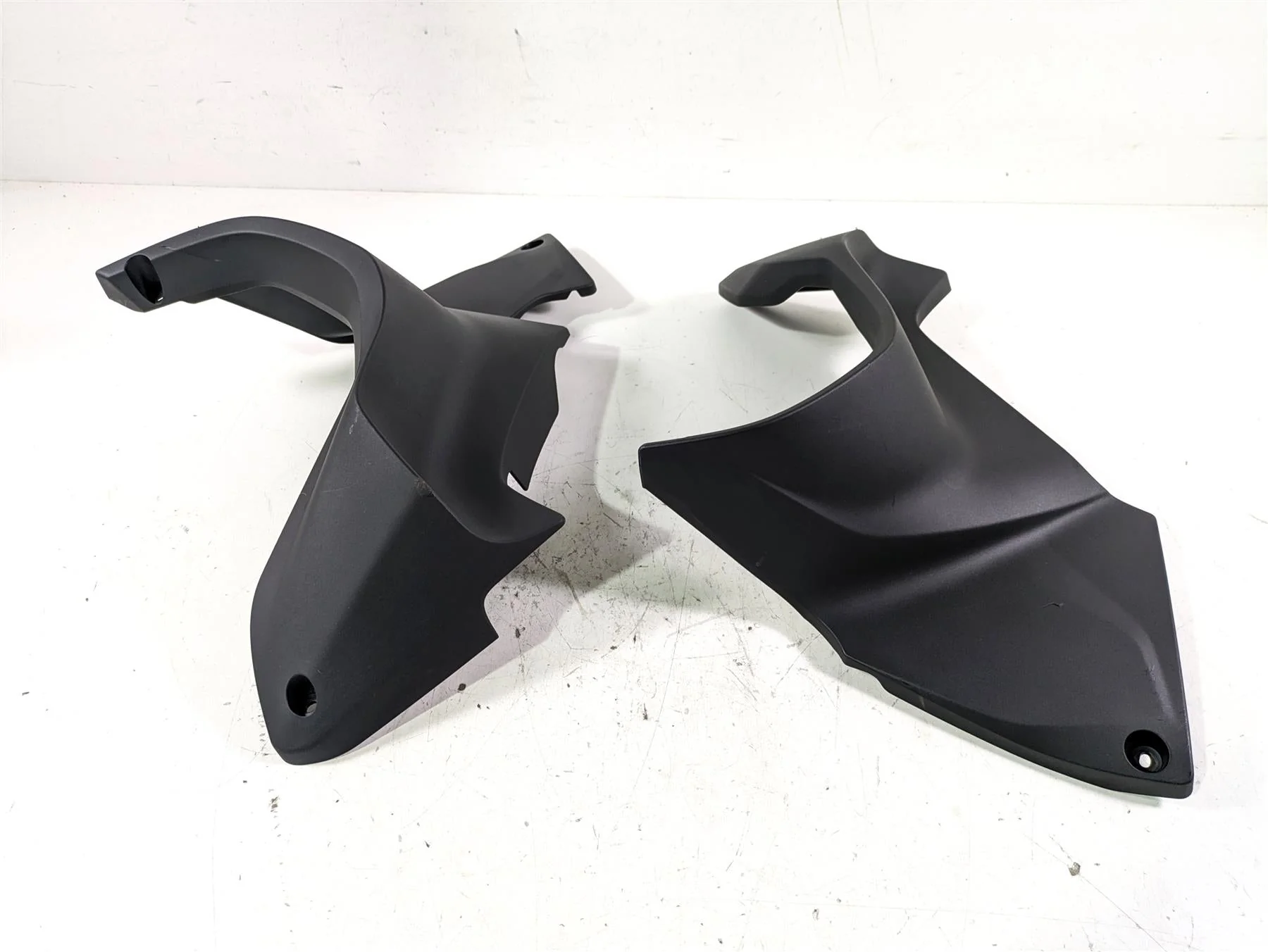 2022 BMW R1250 RT K052 Lower Rear Engine Cover Fairing Set 46639443405
