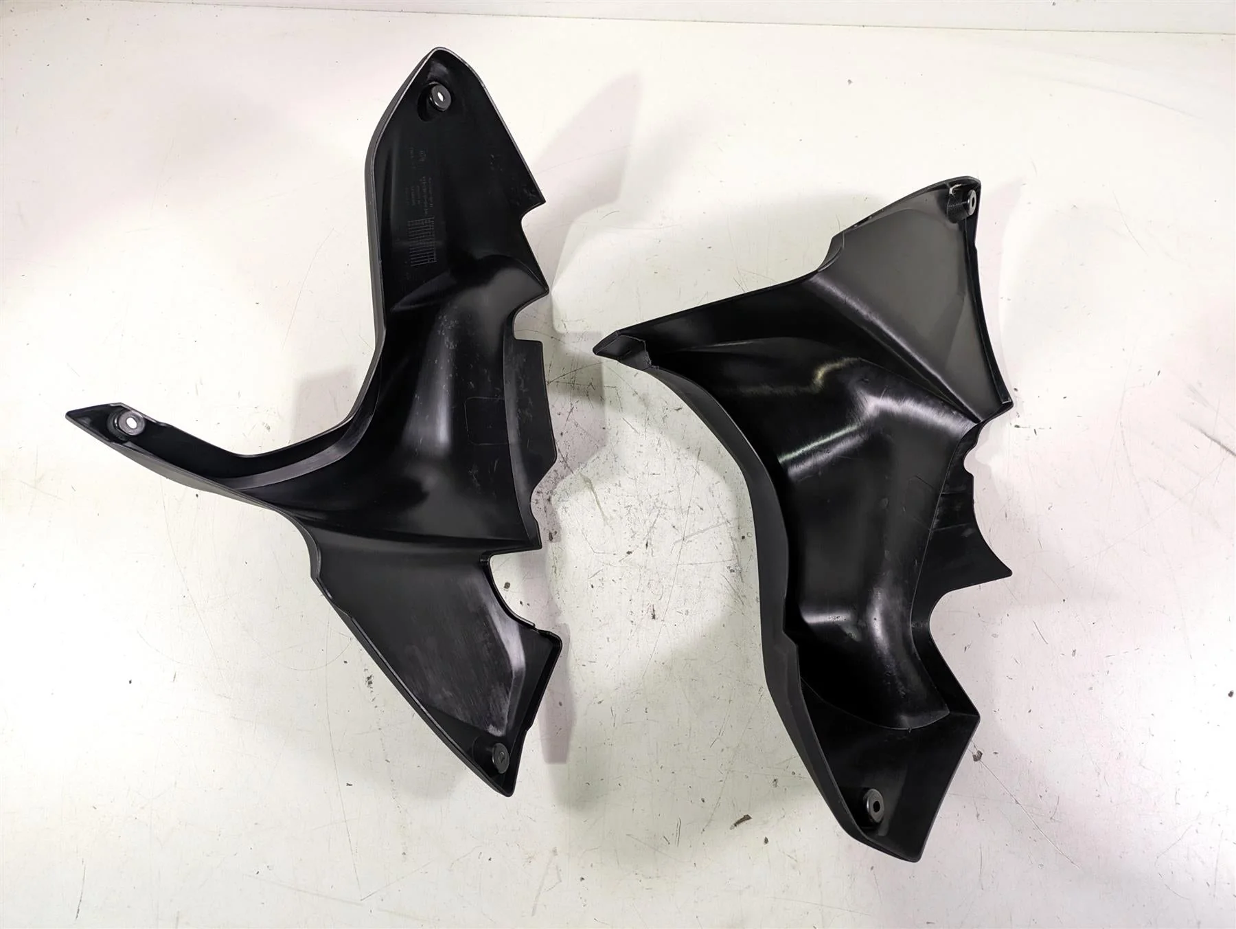 2022 BMW R1250 RT K052 Lower Rear Engine Cover Fairing Set 46639443405 - Image 11