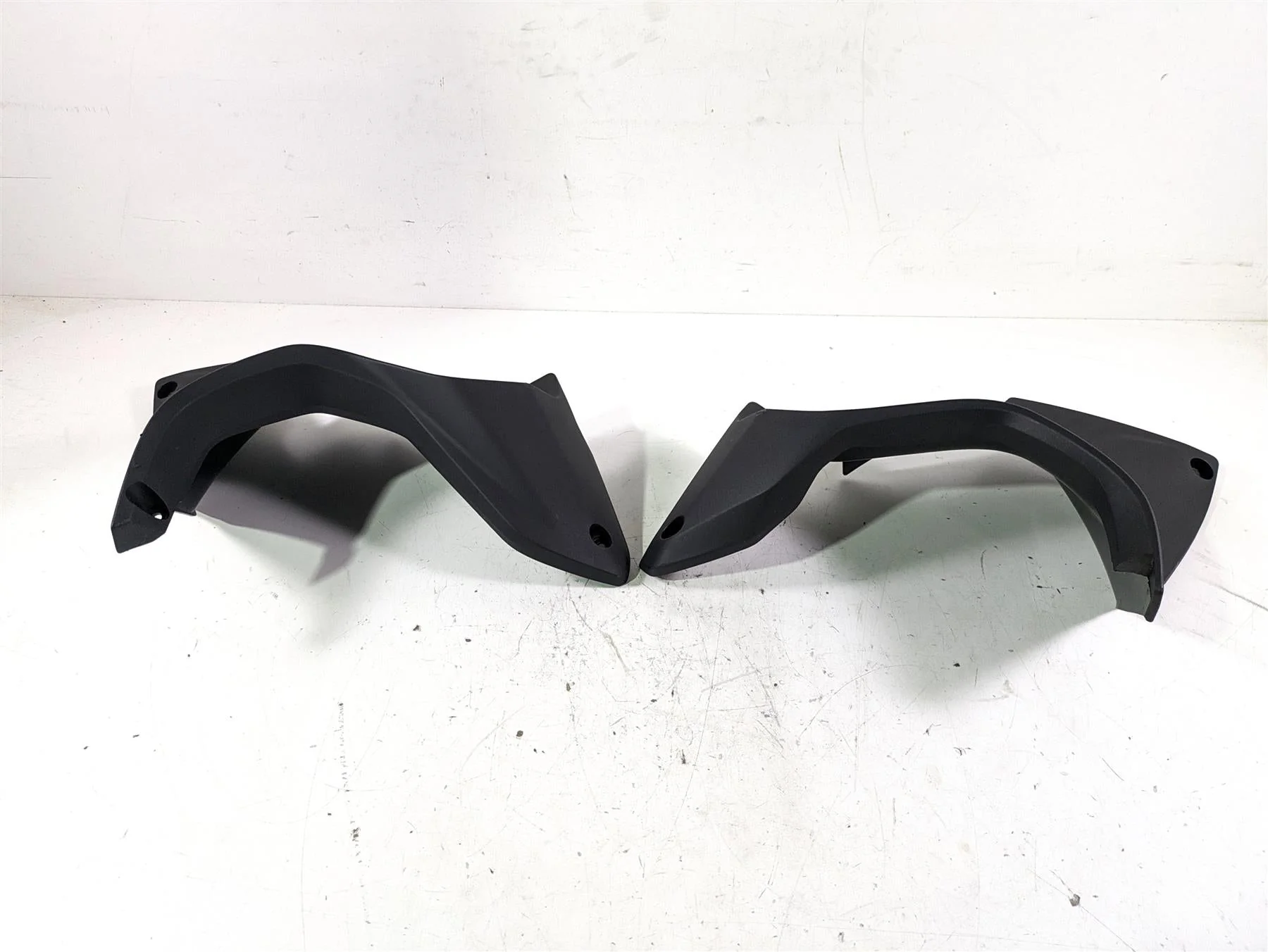 2022 BMW R1250 RT K052 Lower Rear Engine Cover Fairing Set 46639443405 - Image 3