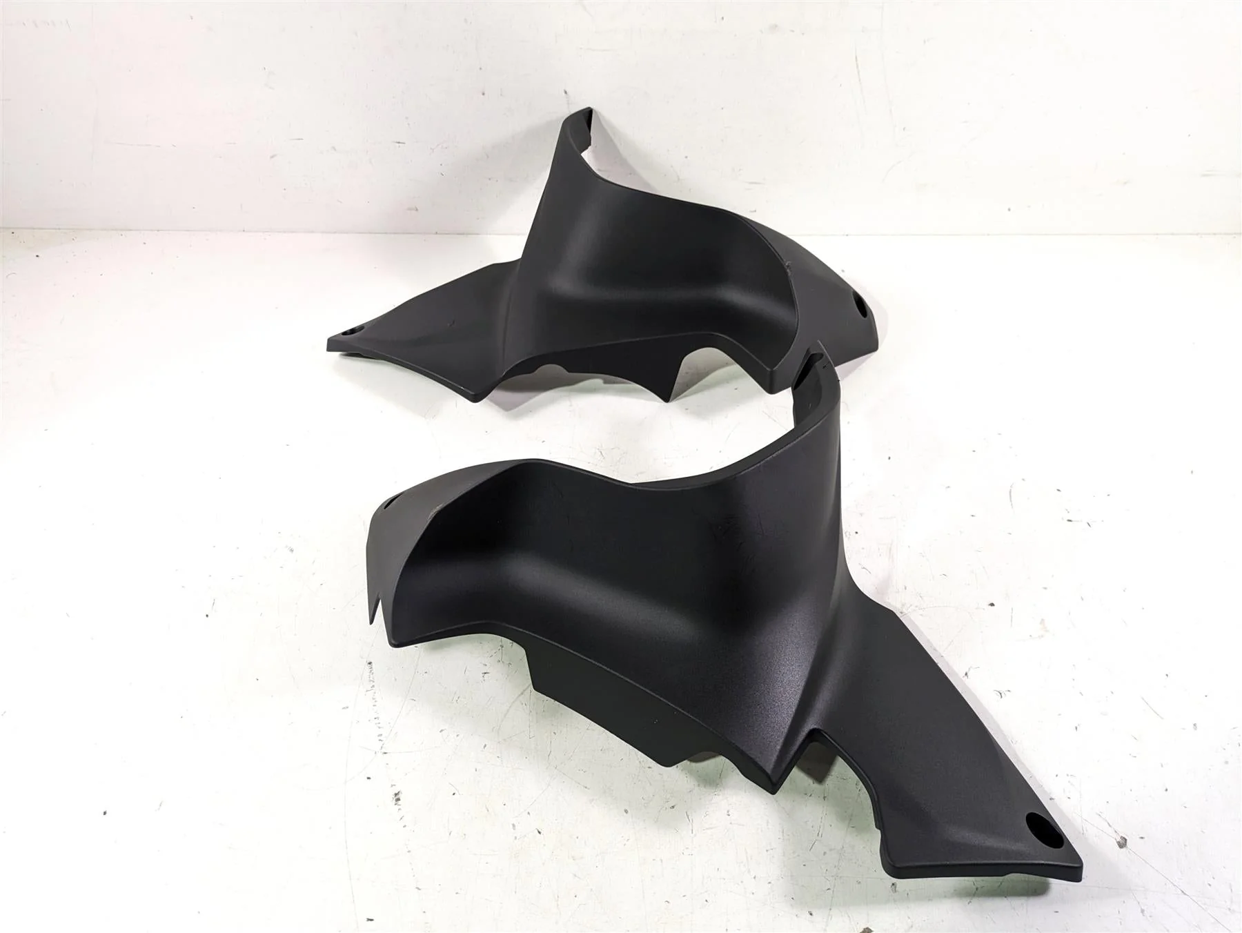 2022 BMW R1250 RT K052 Lower Rear Engine Cover Fairing Set 46639443405 - Image 4