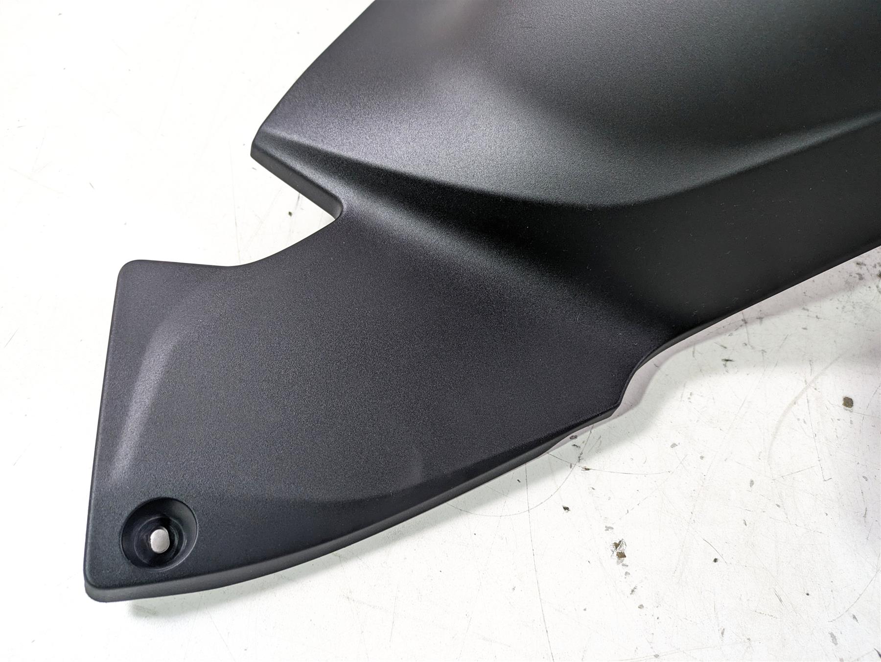 2022 BMW R1250 RT K052 Lower Rear Engine Cover Fairing Set 46639443405 - Image 6