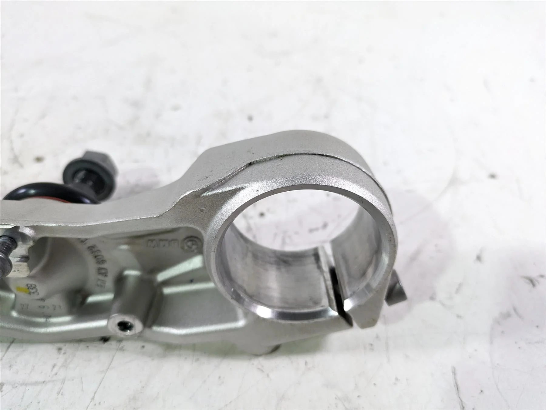 2022 BMW R1250 RT K052 Lower Triple Tree Steering Clamp 31429443338 - Image 10