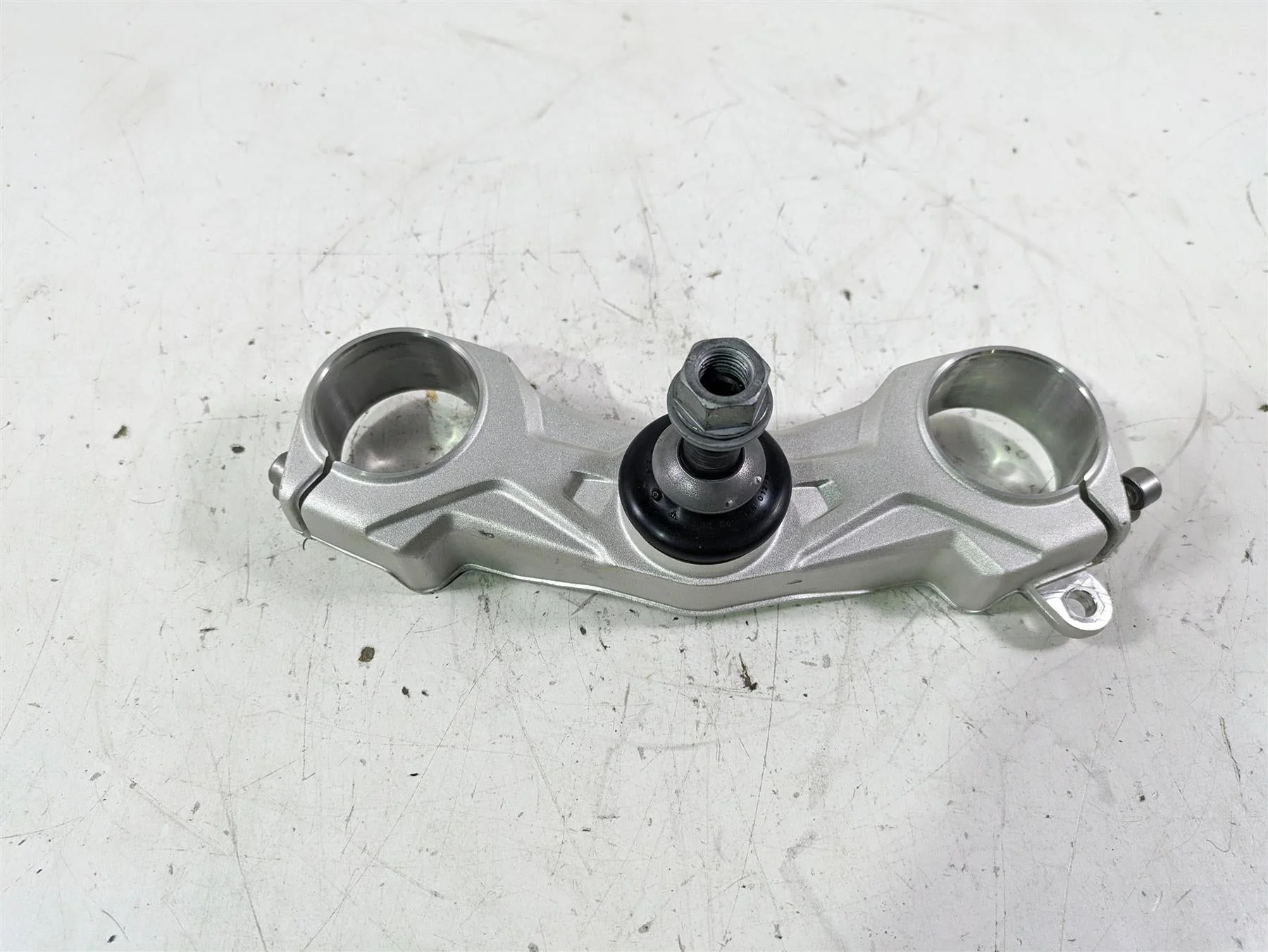 2022 BMW R1250 RT K052 Lower Triple Tree Steering Clamp 31429443338 - Image 2