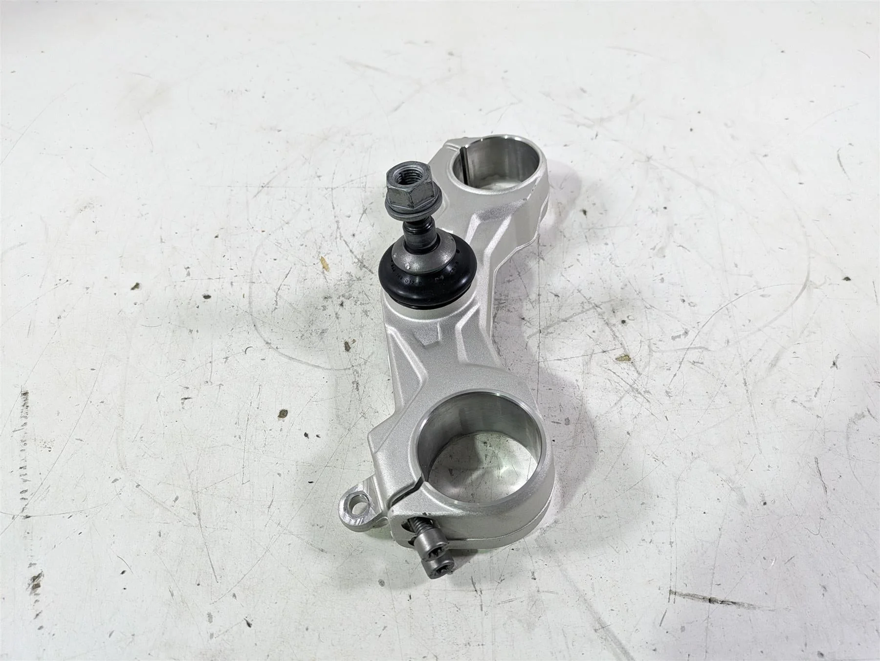 2022 BMW R1250 RT K052 Lower Triple Tree Steering Clamp 31429443338 - Image 3